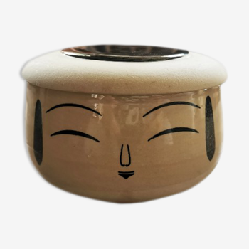 Boite kokeshi ceramique ou bol à thé avec couvercle, décoré d'un visage de poupée japonaise Kokeshi!