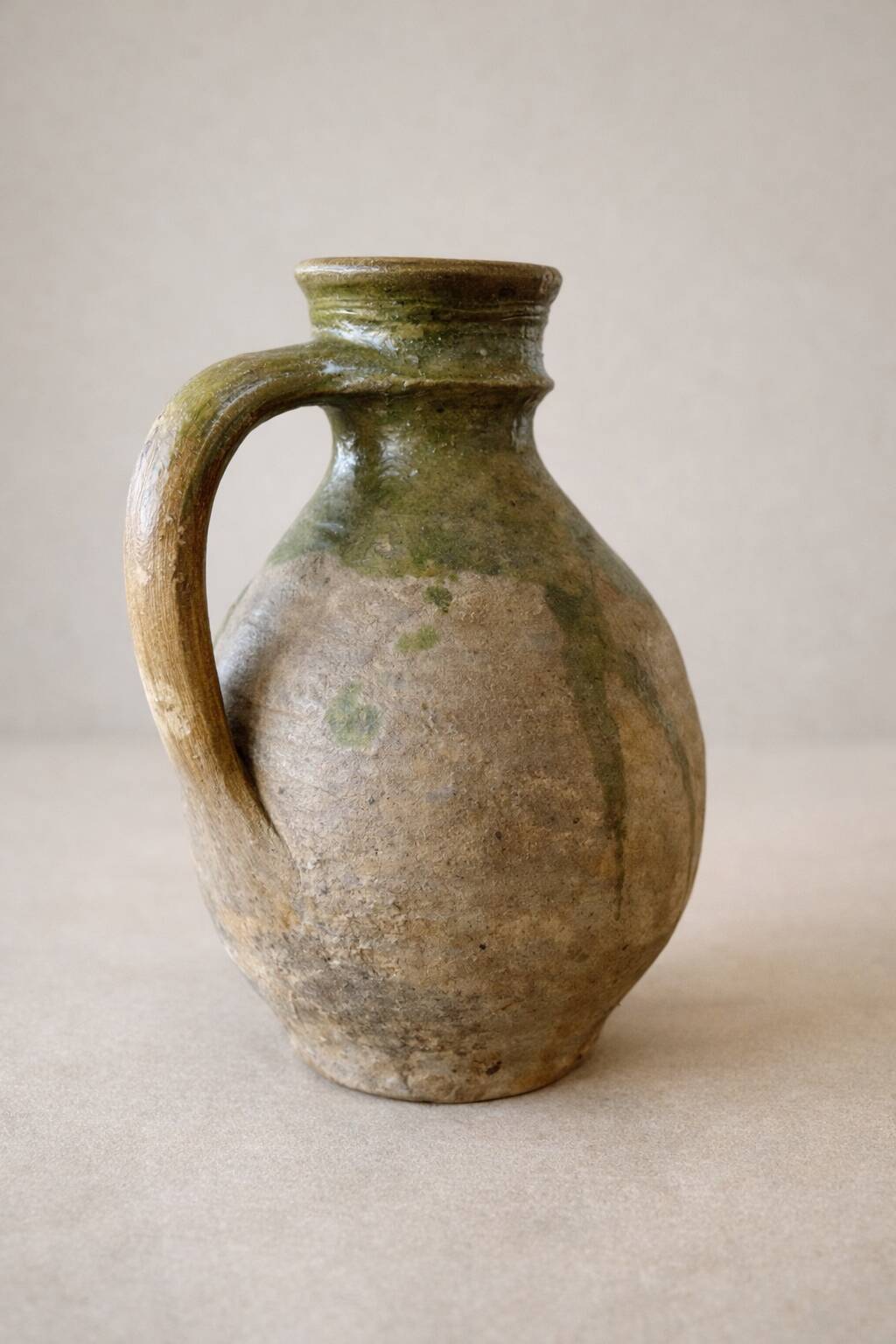 Cruche ancienne en grès émaillé – Europe, XVIIIe / début XIXe siècle
