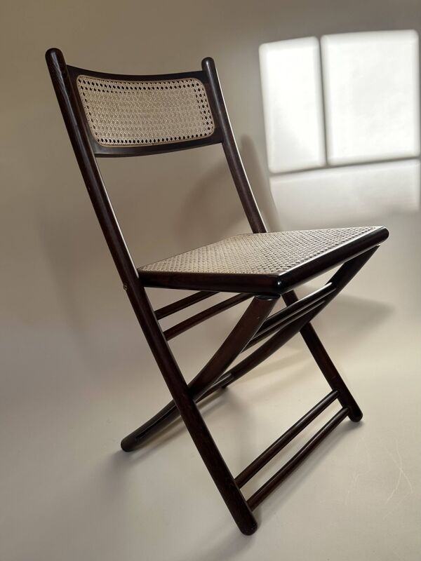Set de quatre chaises pliantes en bois et cannage