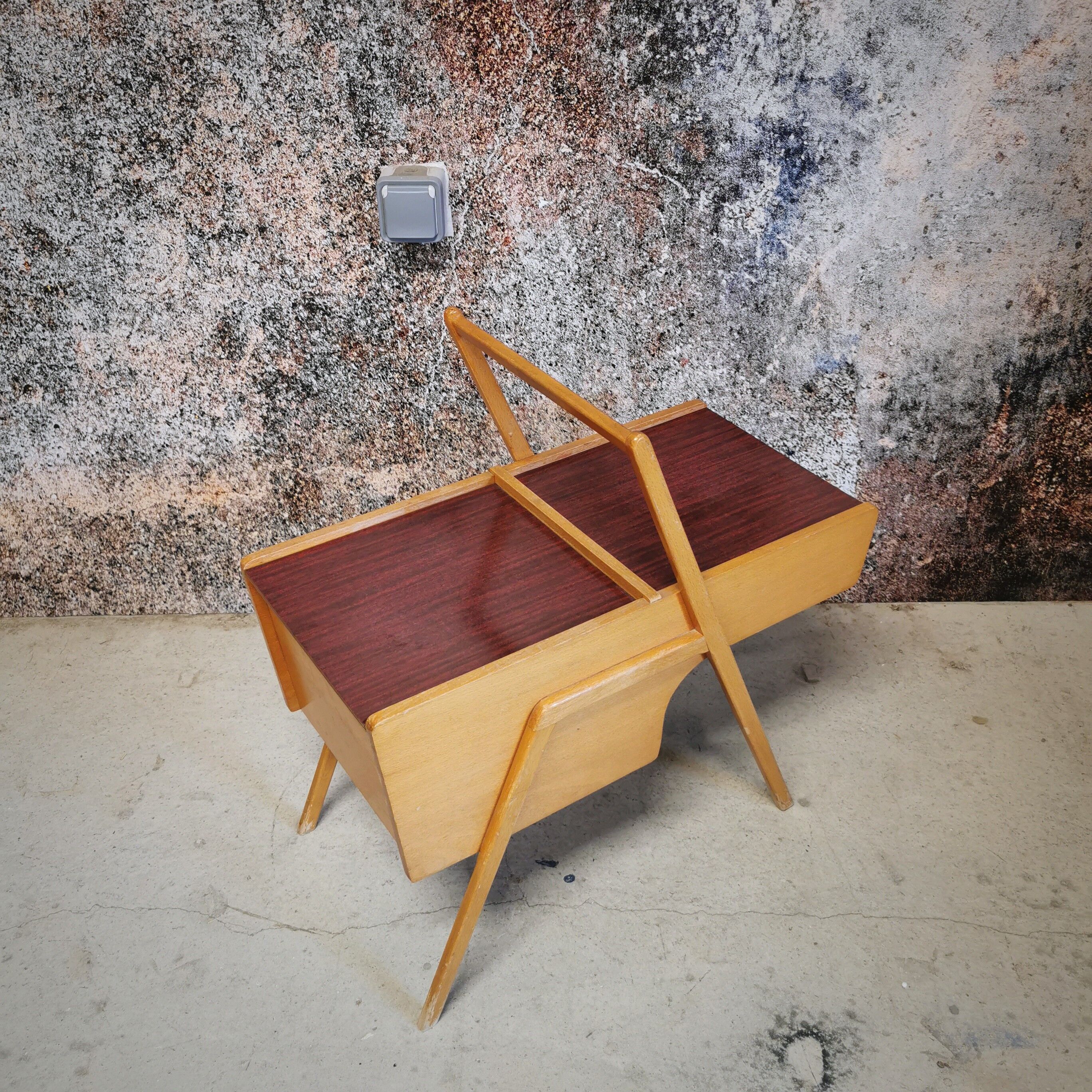 Vintage foot compass worker