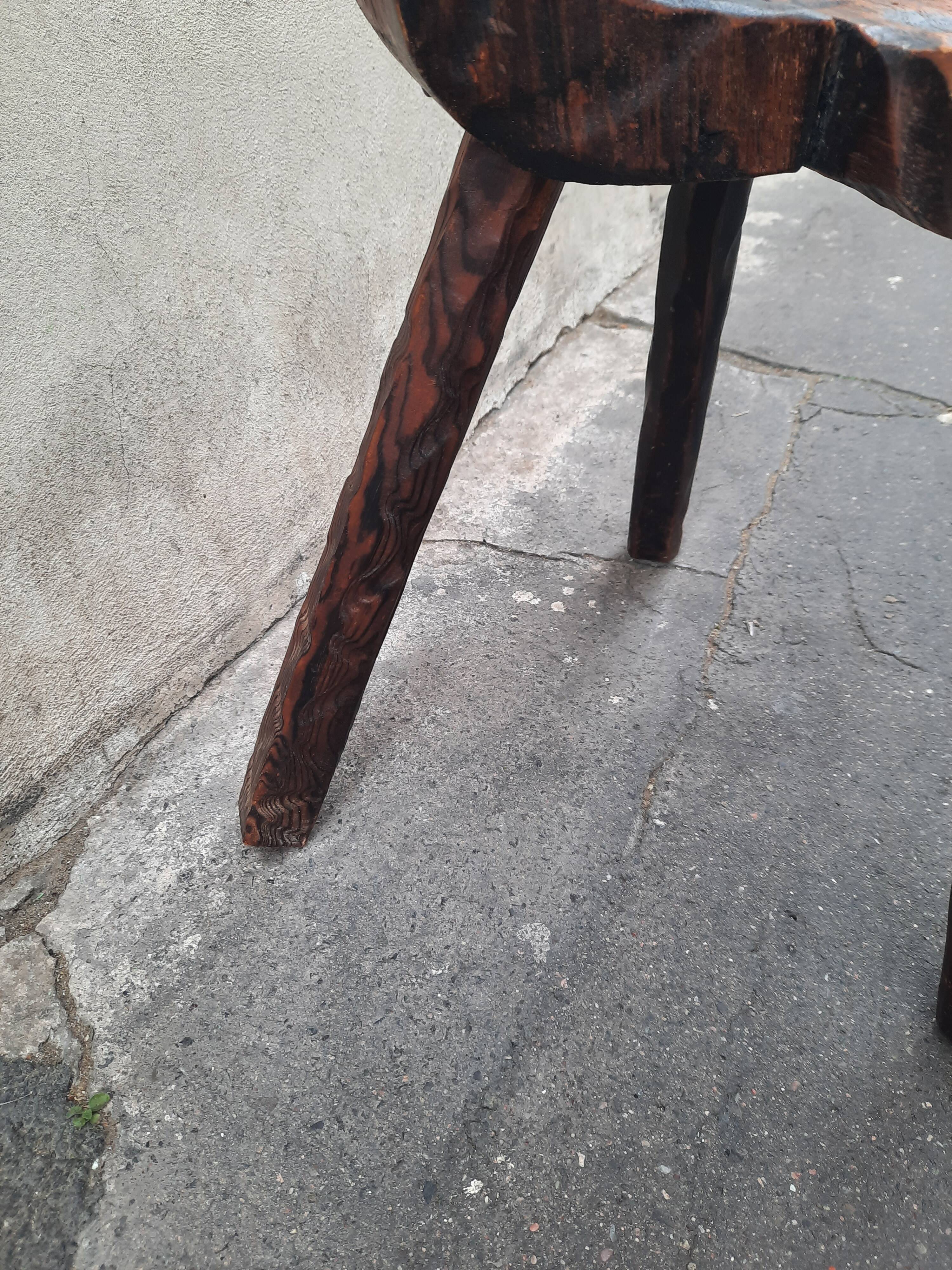 Chaise brutaliste en bois