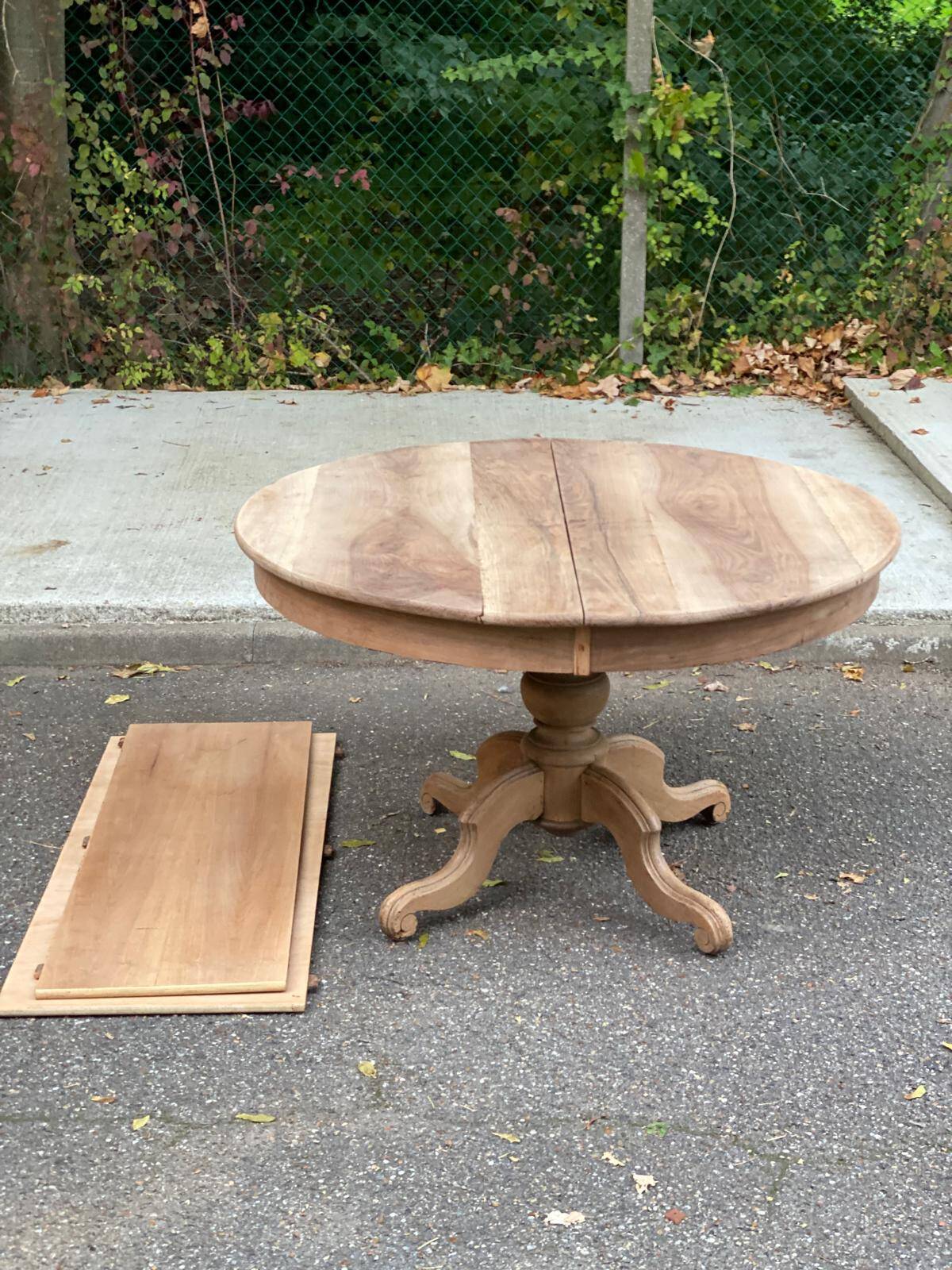 Table à manger ronde pied central extensible en chêne massif du 18ème 210