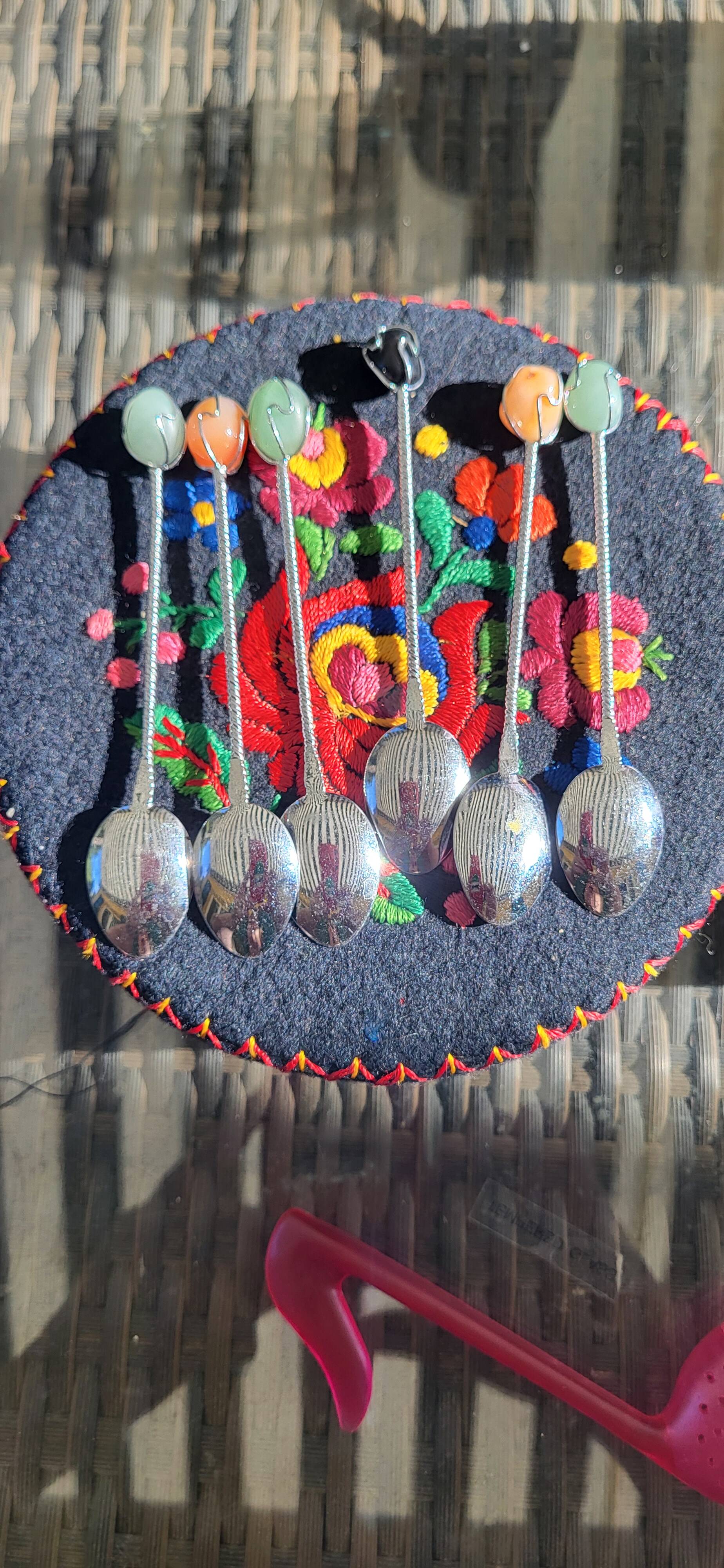 Lot of 6 vintage teaspoons with stones.