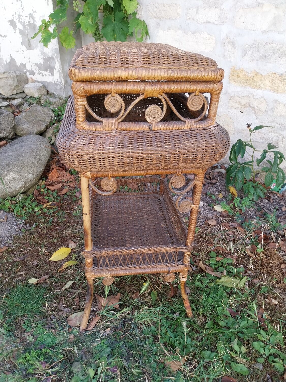 Rattan worker