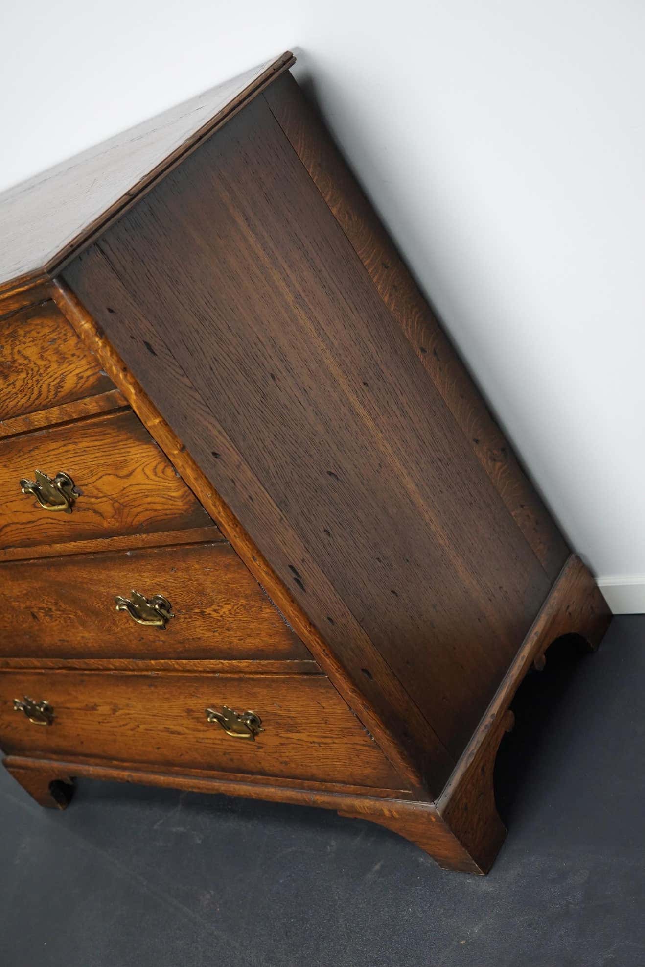 Commode anglaise en chêne début XXe siècle