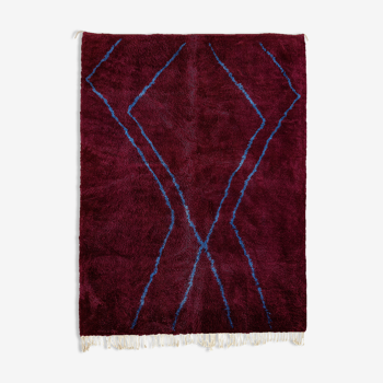 Tapis marocain moderne rouge foncé