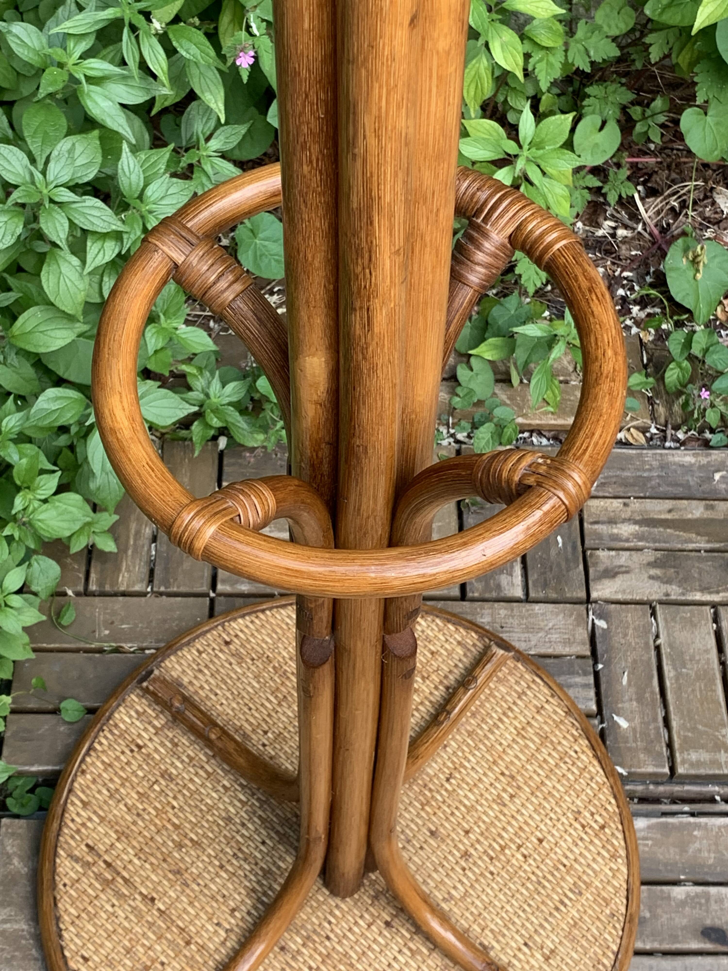 Perroquet portemanteau en rotin vintage 1970