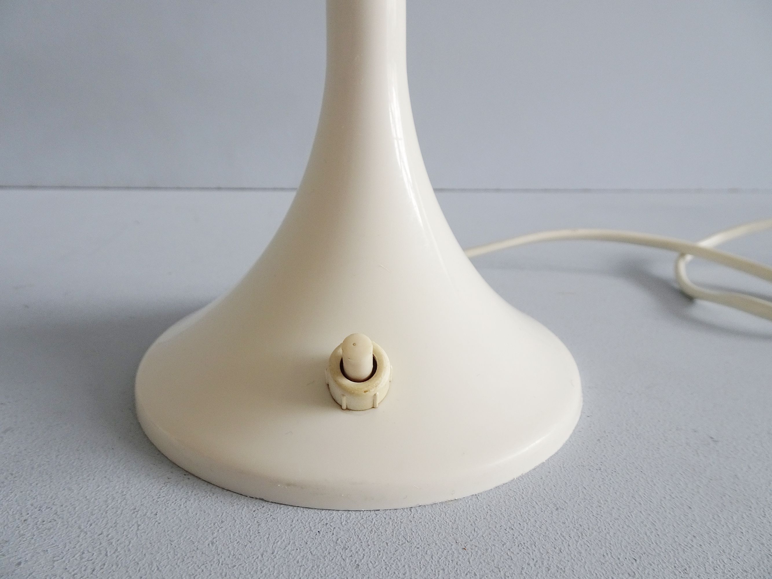 Bedside lamp set made of plastic granulate