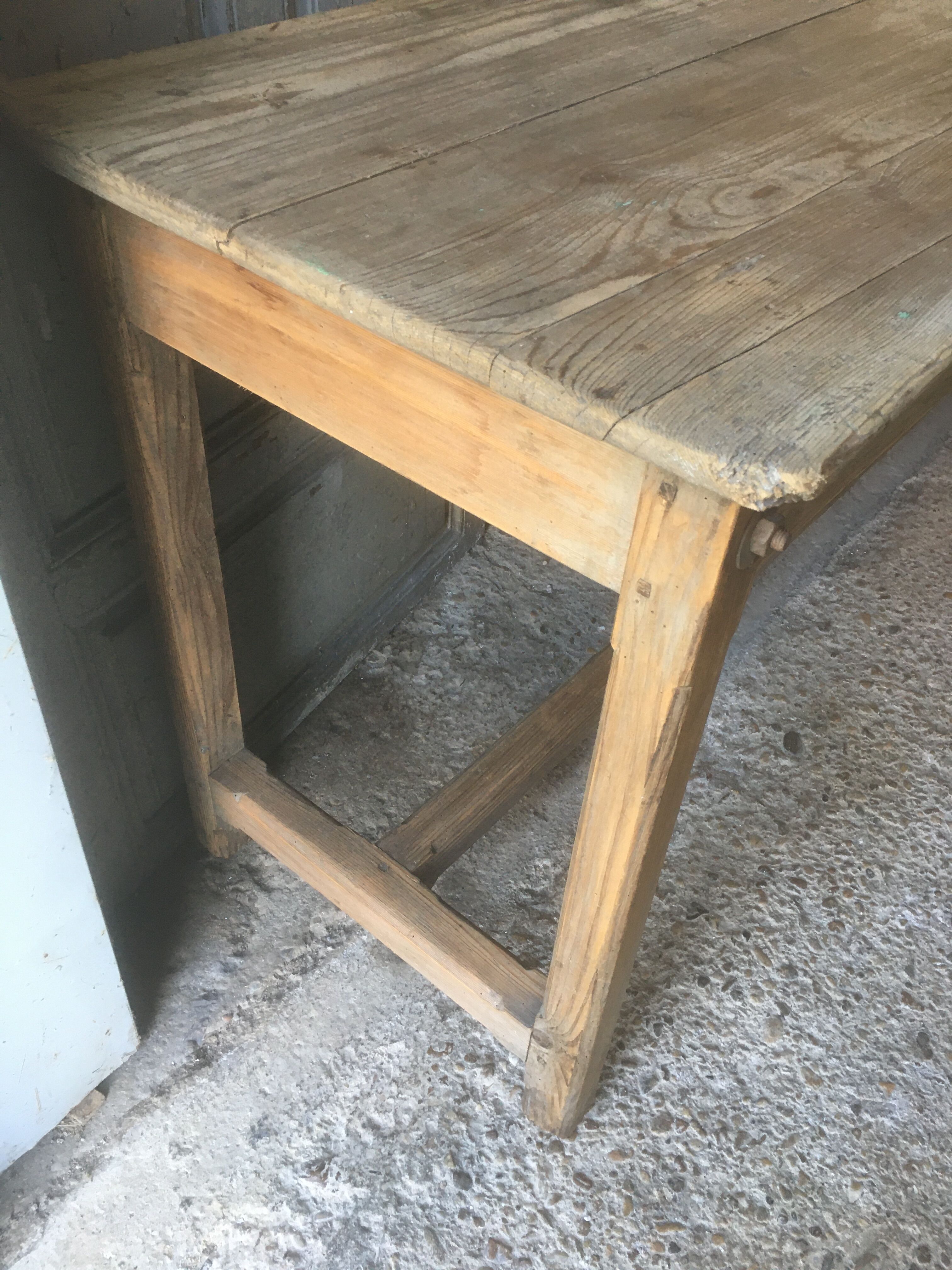 Pine cloth table
