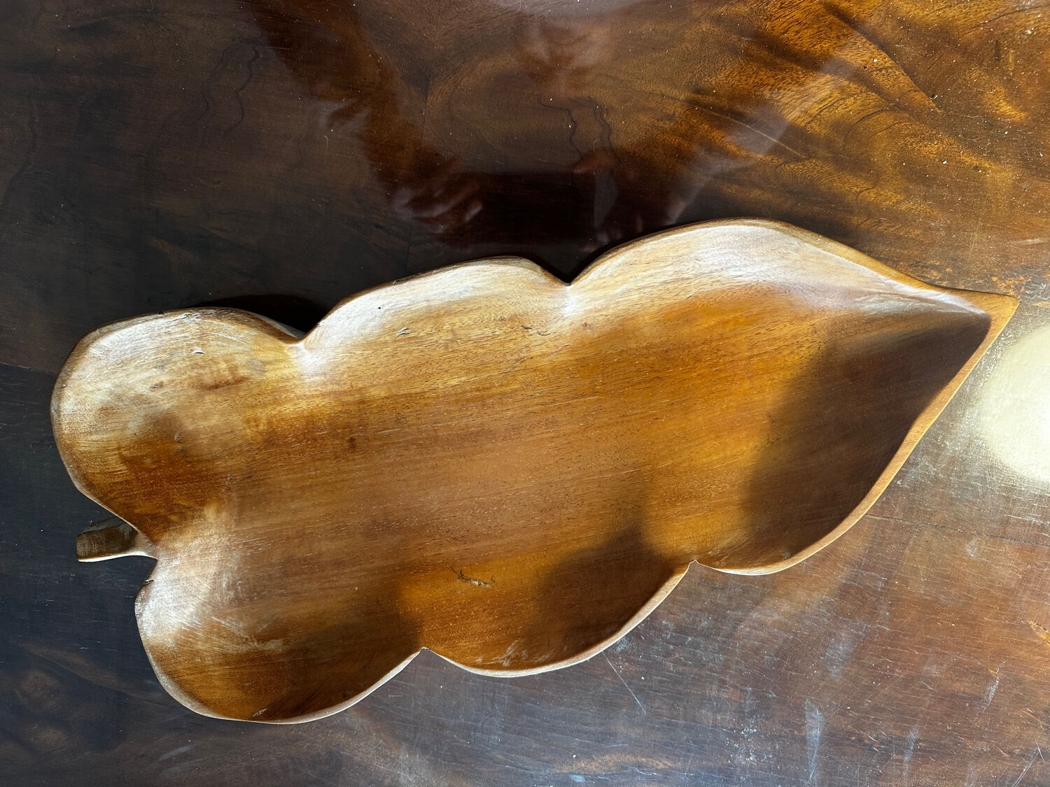Fruit bowl, handcrafted pocket emptier in solid wood.