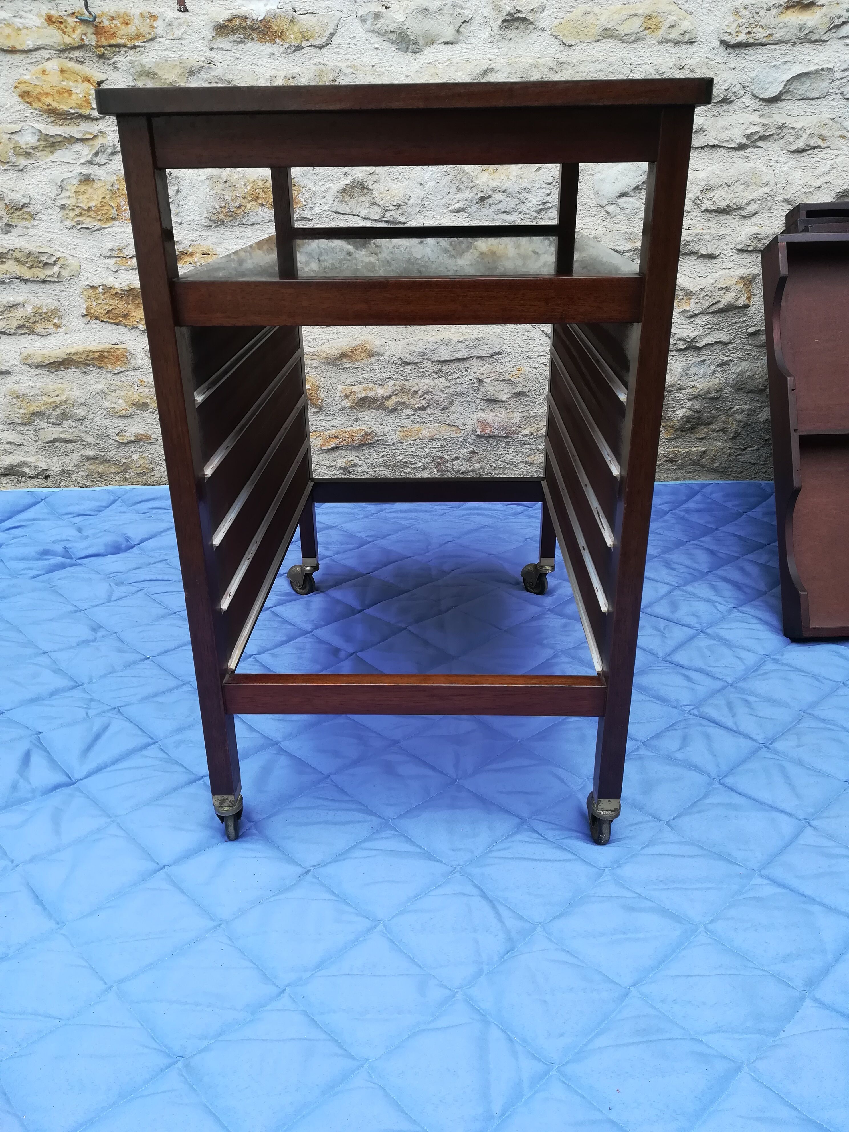 Five-drawer cabinet on wheels