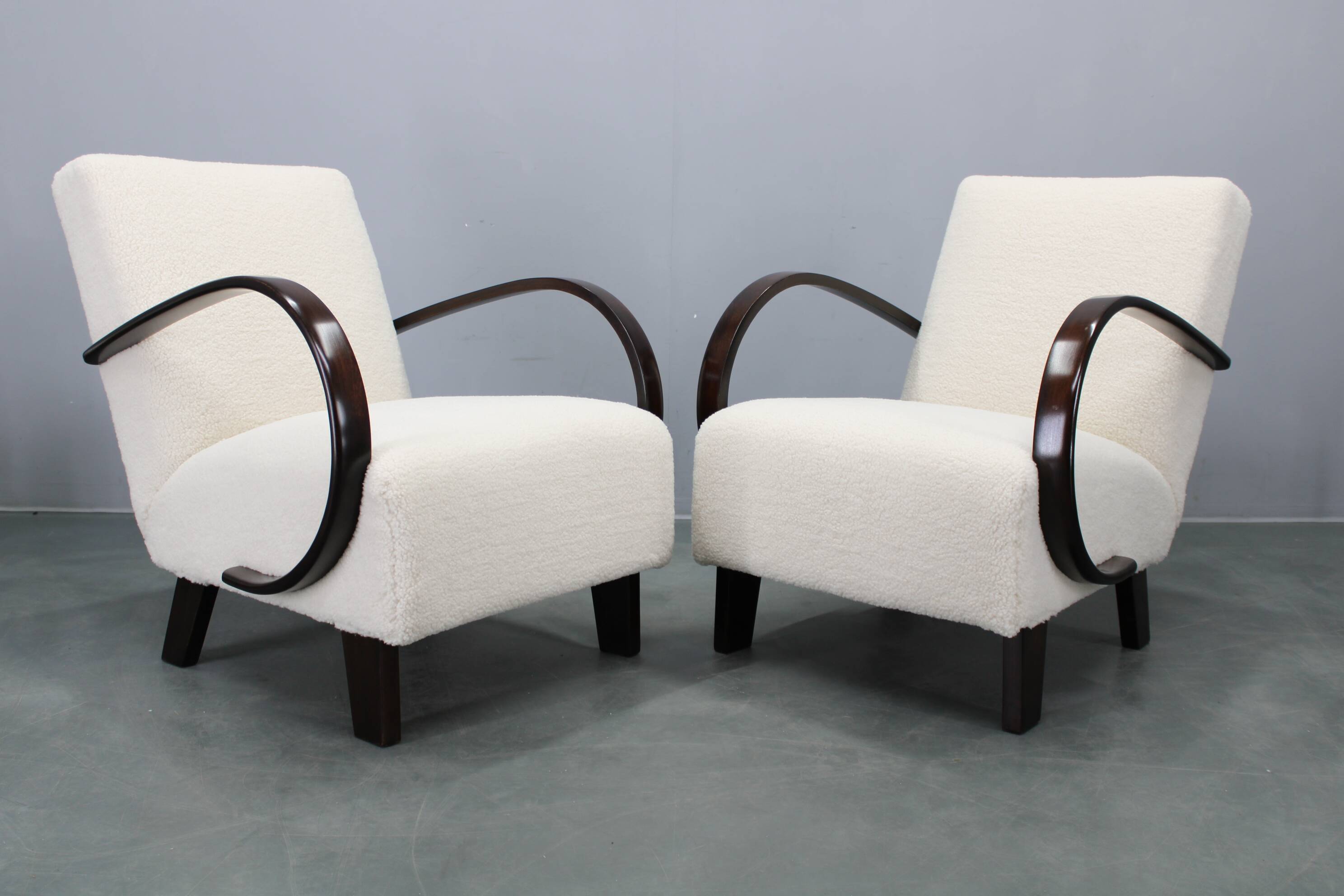 1940s Art Deco armchairs by Jindřich Halabala, beech wood upholstered