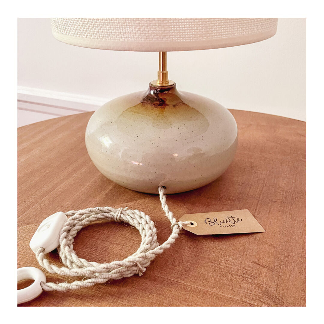 Lampe grès vernissé et jute tissée