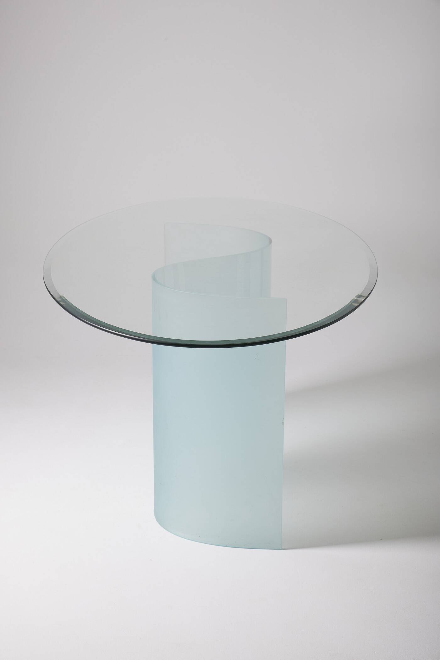 Oval glass table
