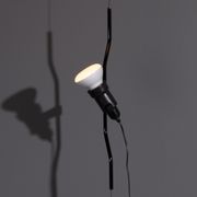 Suspension parentesi conçue par Achille Castiglioni et Pio Manzù dans les années 1970