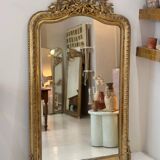 Miroir ancien de style Louis XVI, doré à la feuille