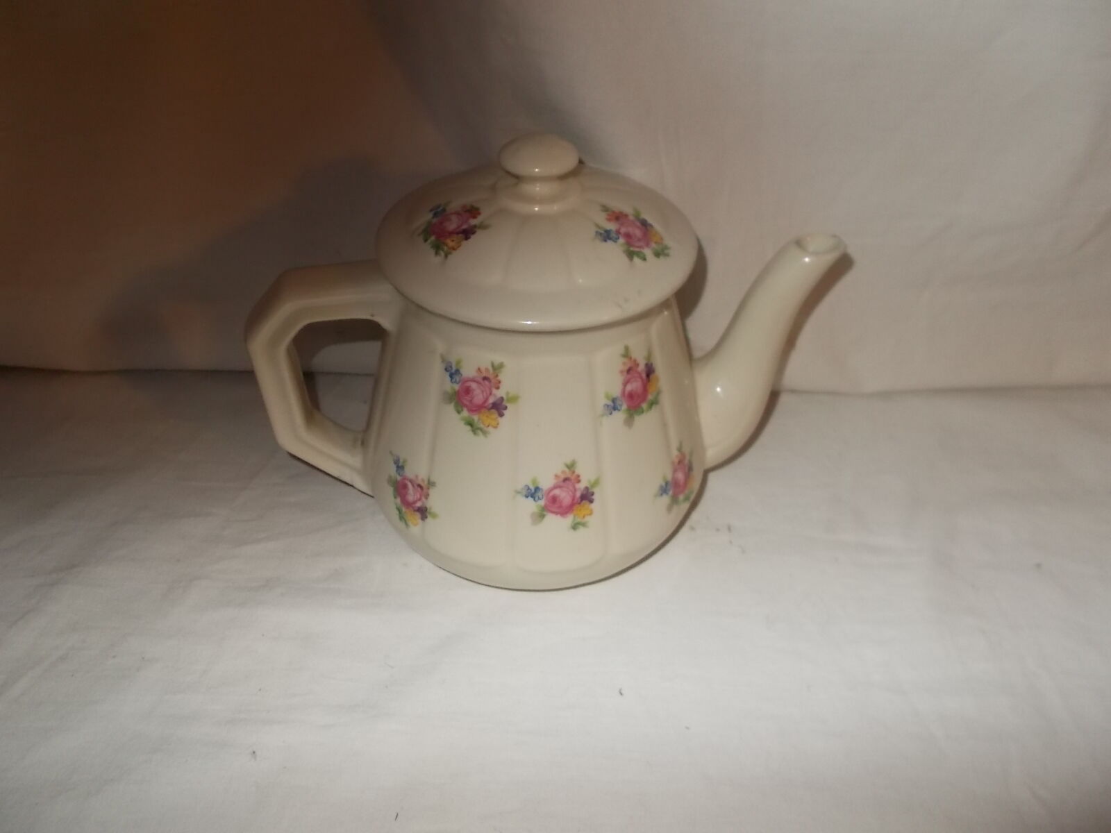 Vintage cream teapot maker