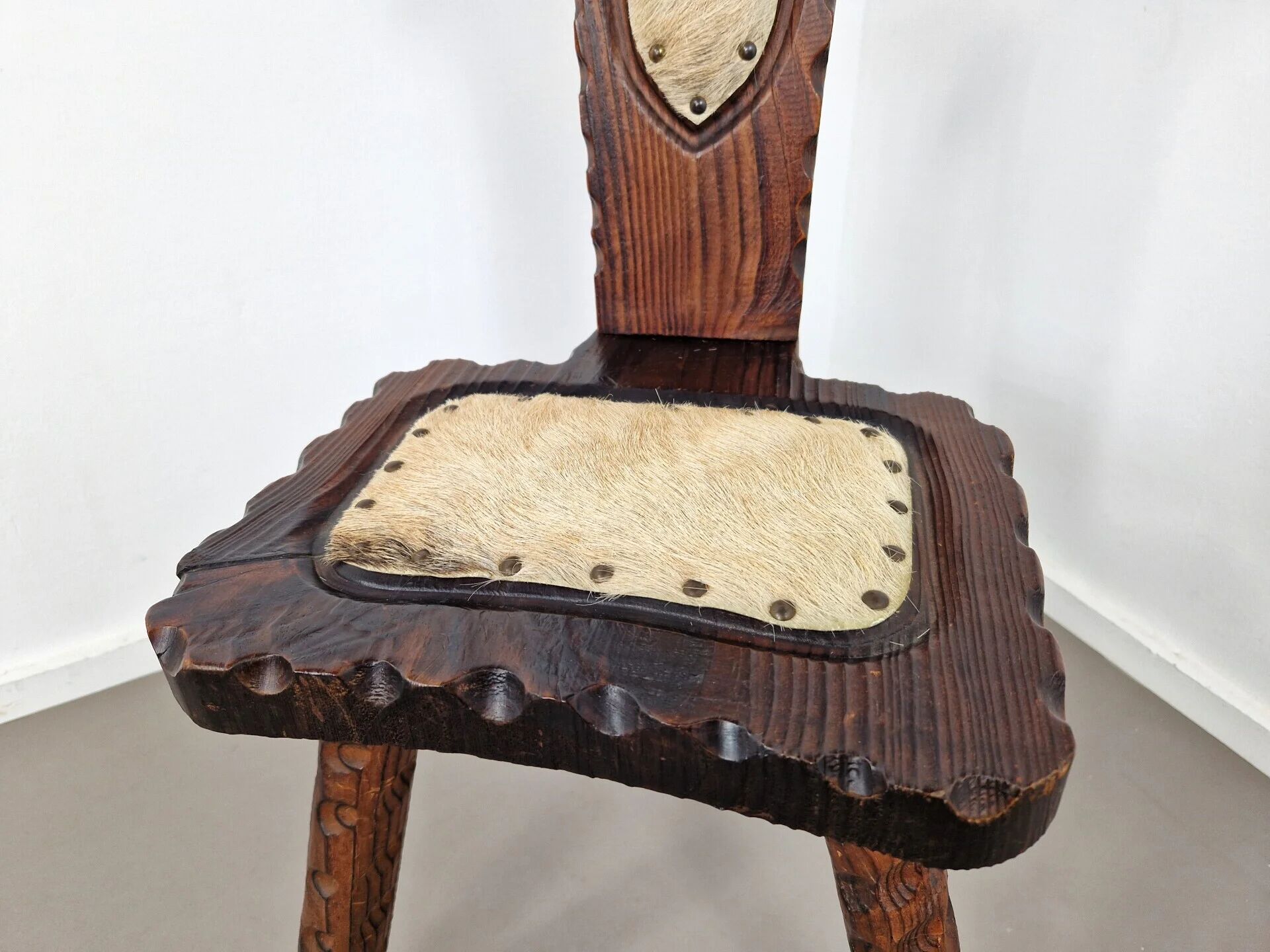 Spanish tripod stool | Cow hide