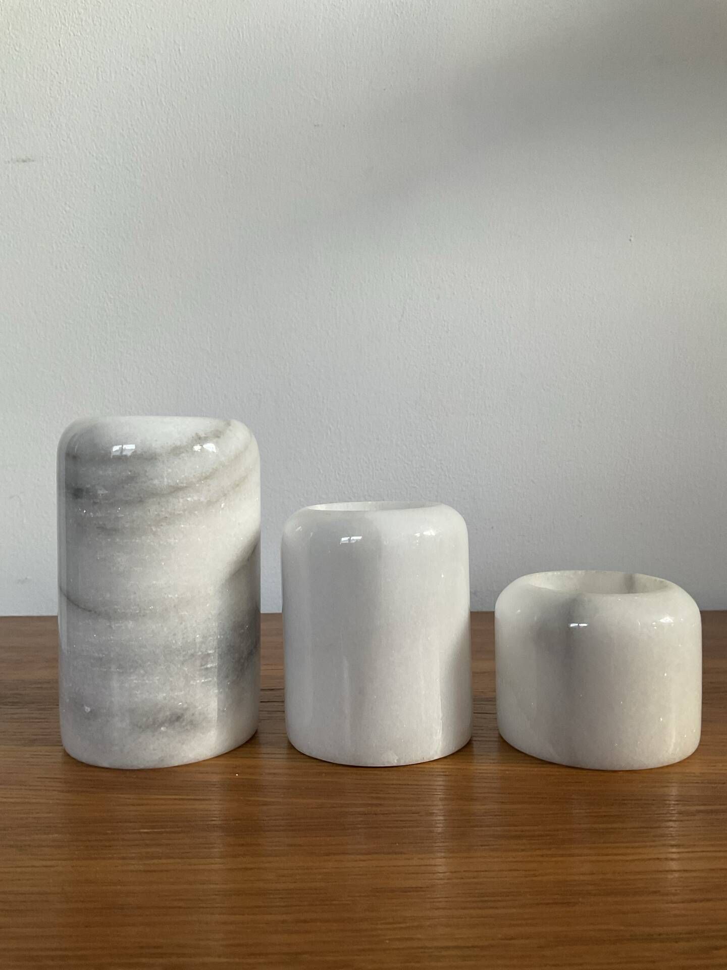 Trio de bougeoirs rouleaux vintage en marbre blanc