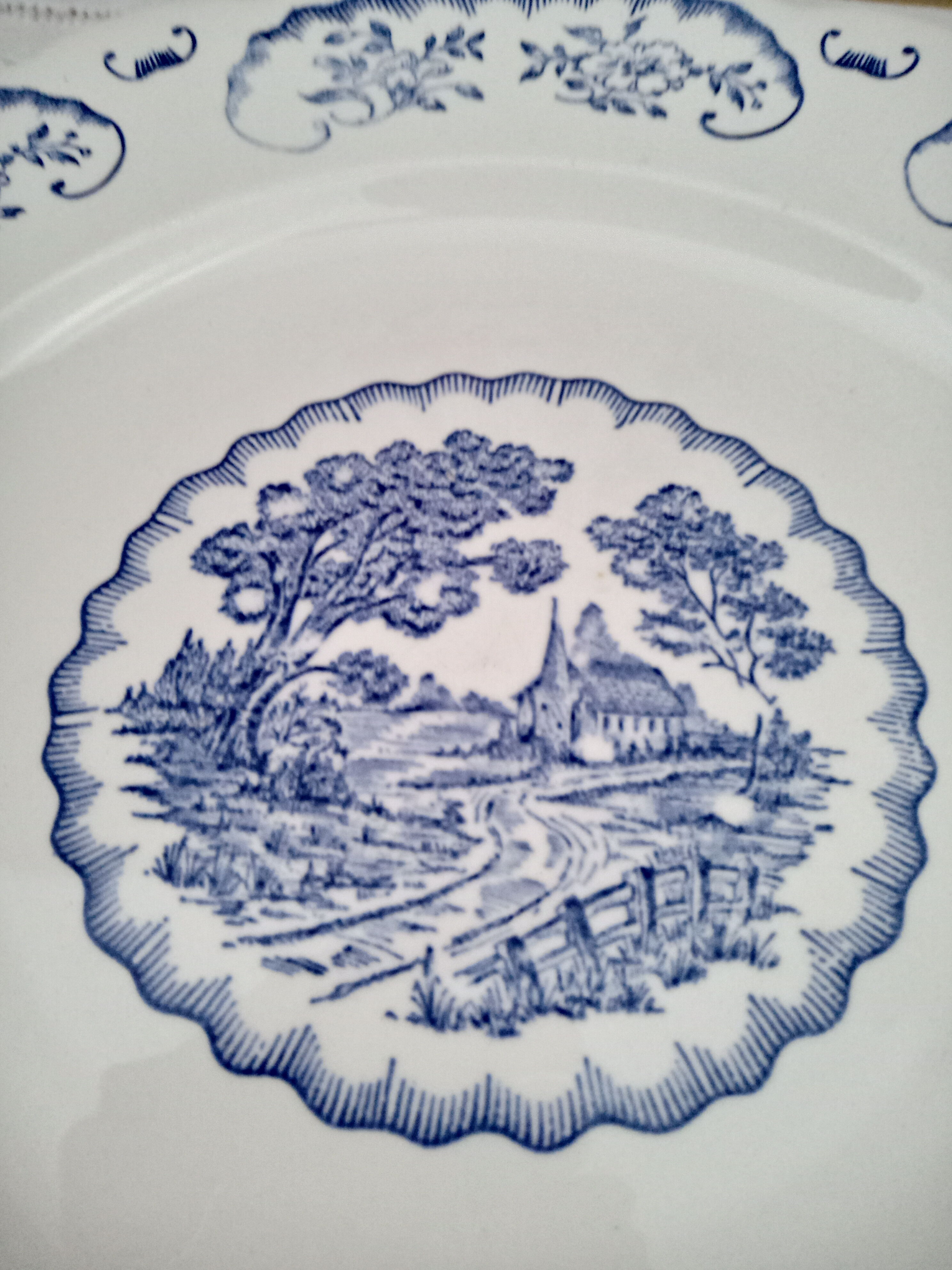 Plat rond creux Digoin Sarreguemines modèle Bernadette