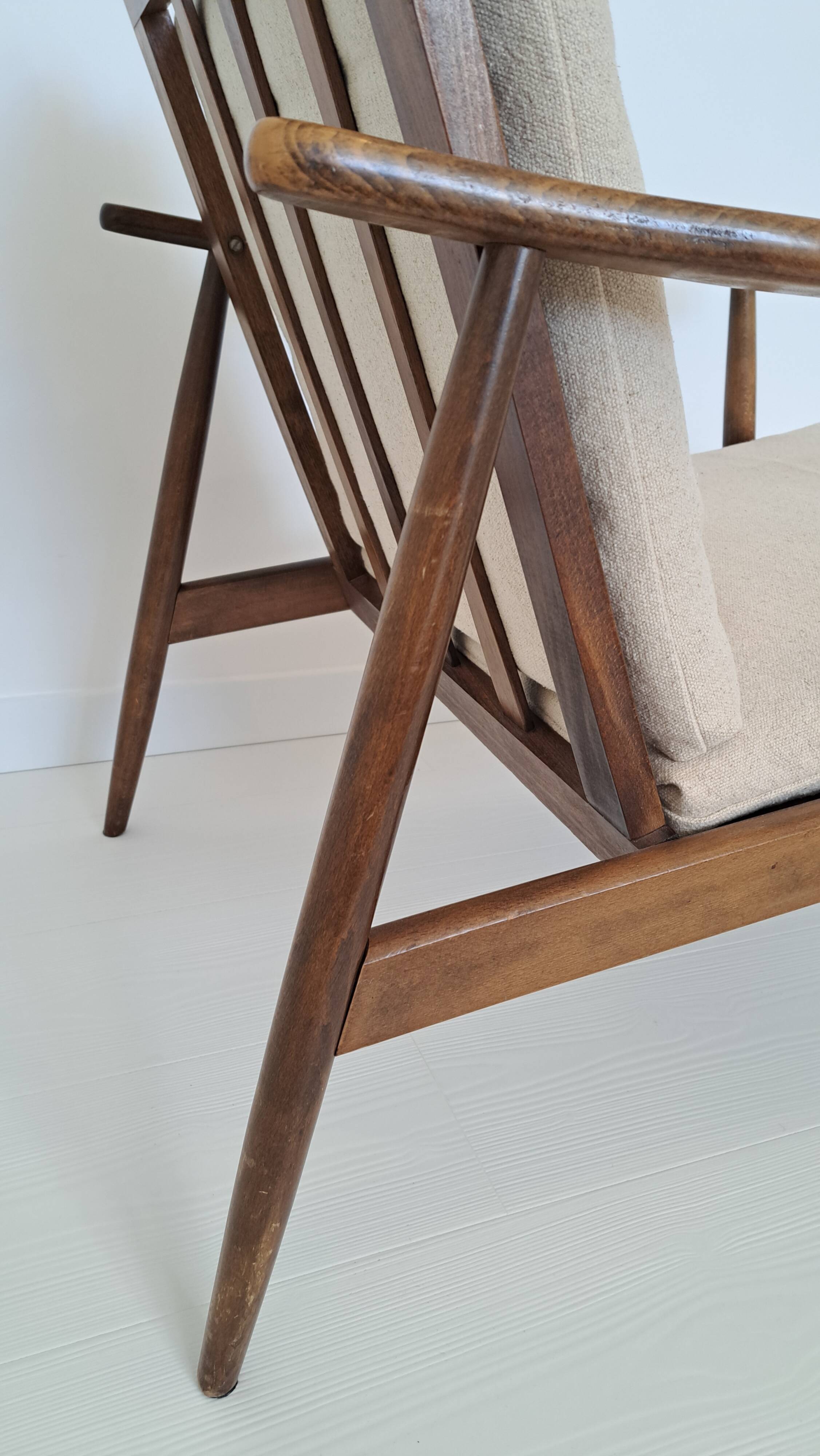 Scandinavian style armchair in solid wood – 1950s/60s