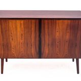 Commode en palissandre, conçue par Gunni Omann, Danemark, années 1960. D'après r