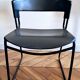 Chaise Assisa noire de Paolo FAVARETTO pour Press Italy. Années 80