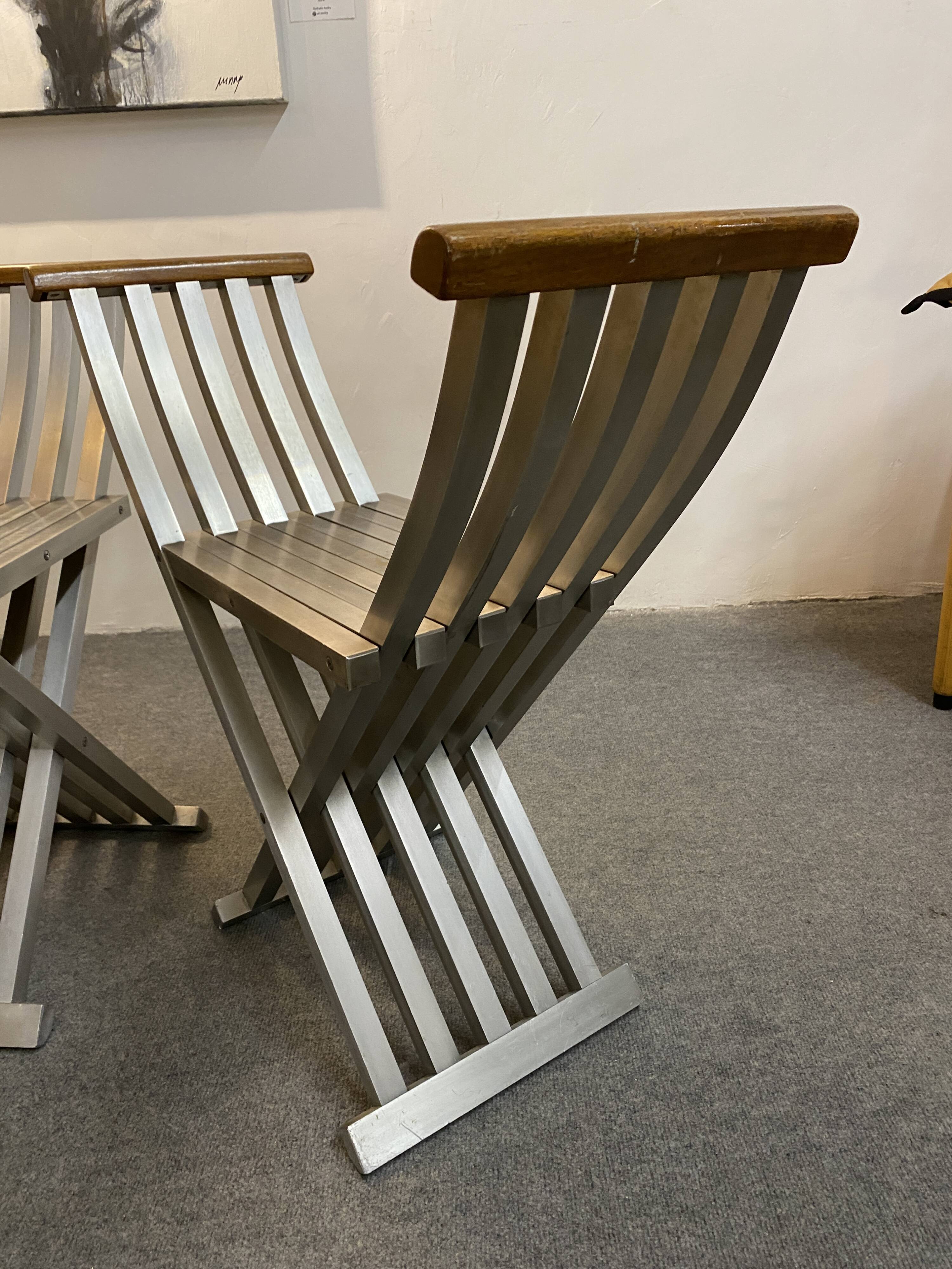 Pair of curule chairs designed by John Vesey, 1958, USA, brushed aluminum, walnut and leather