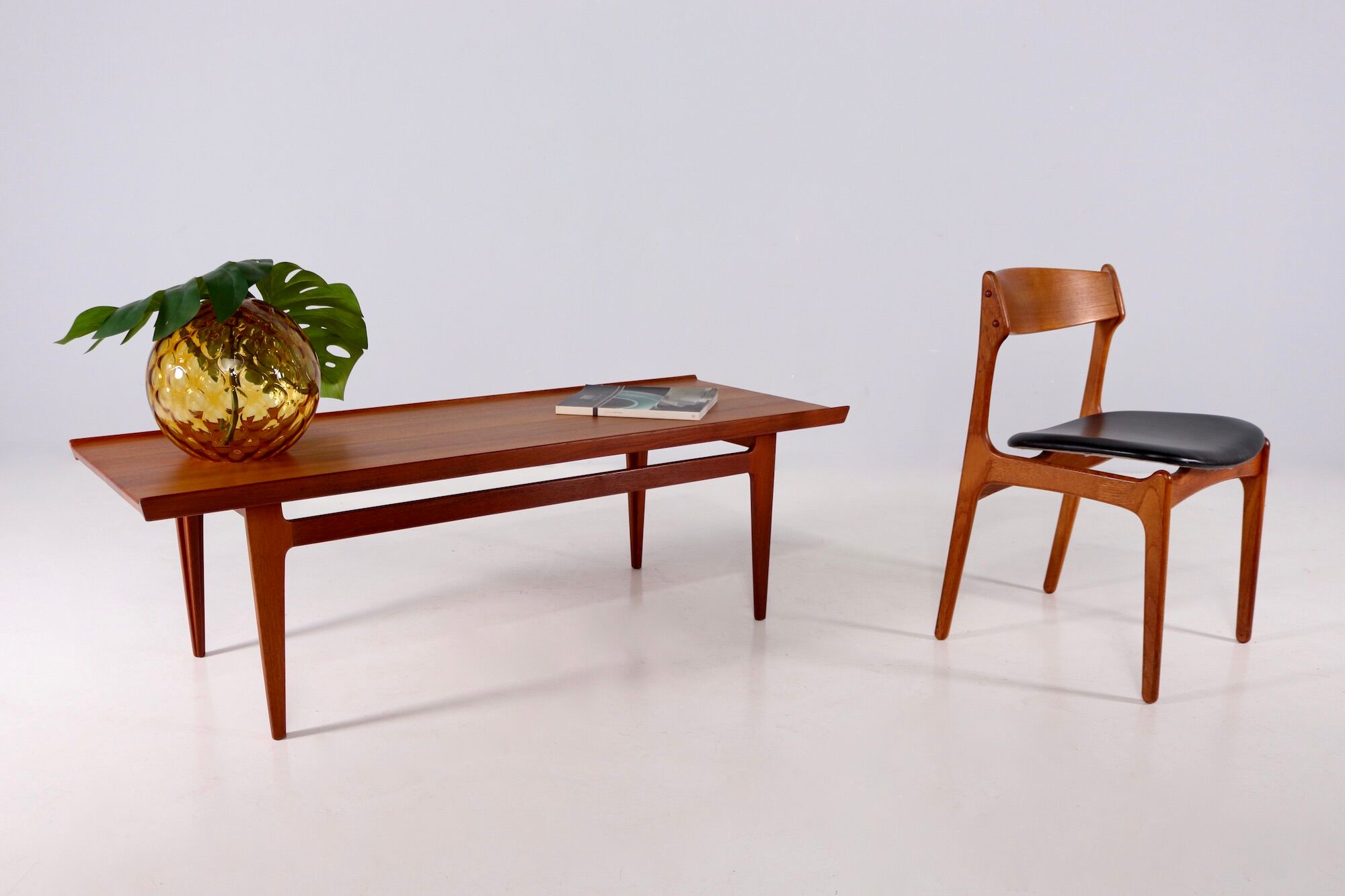 Finn Juhl coffee table France & Sound