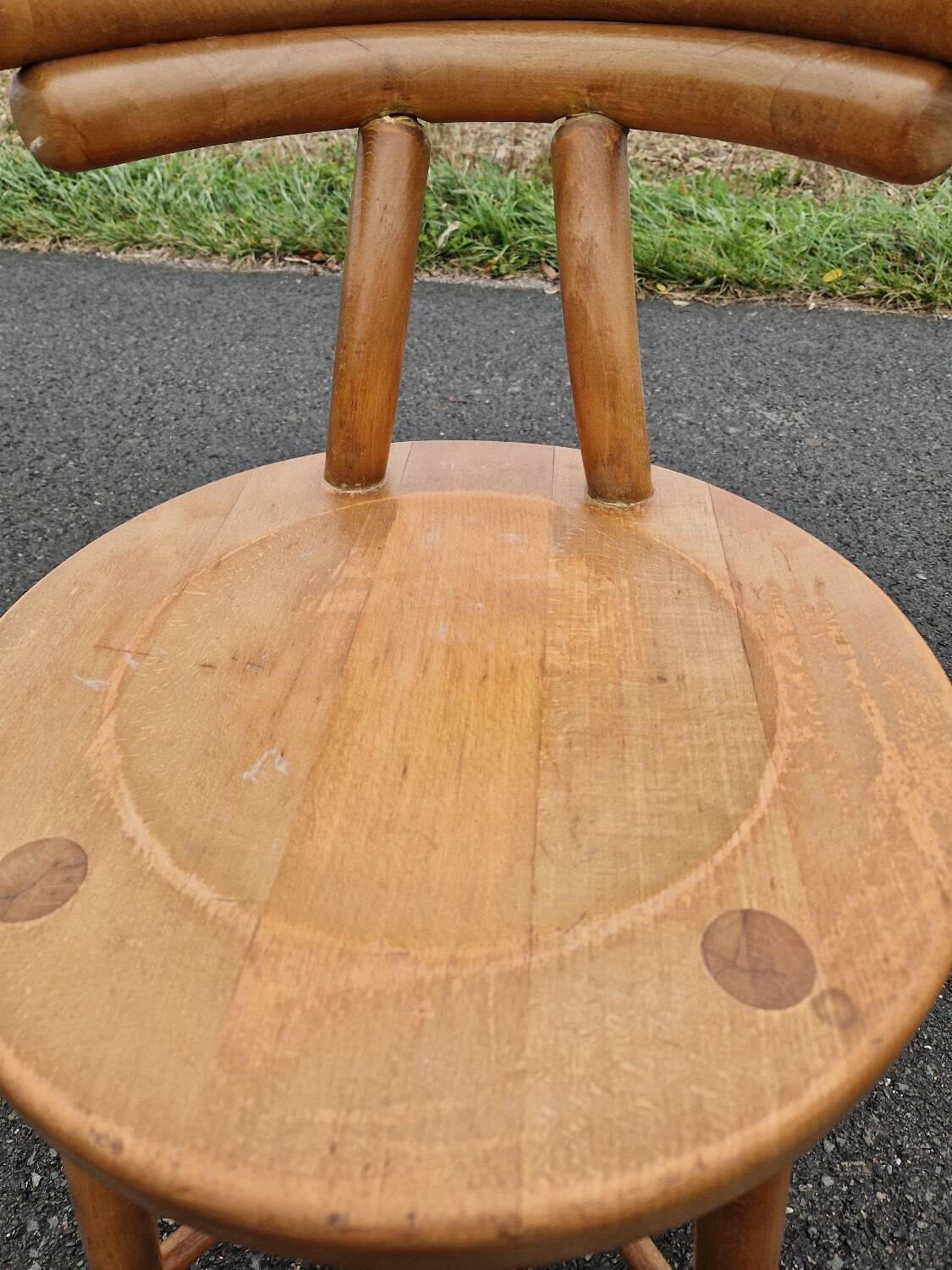 Set of 4 solid organic chairs