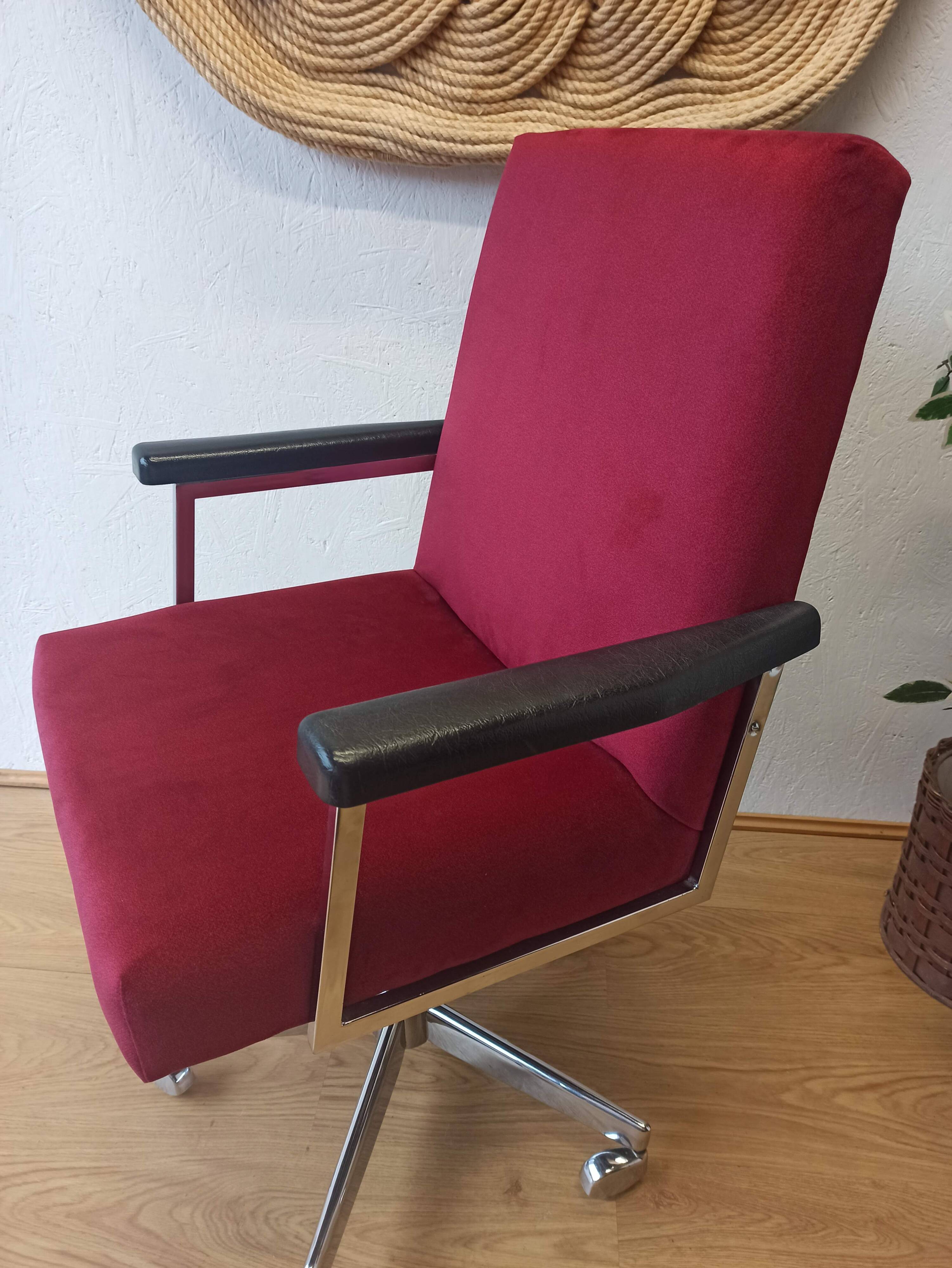 Unique cabinet swivel armchair from the 1960 .