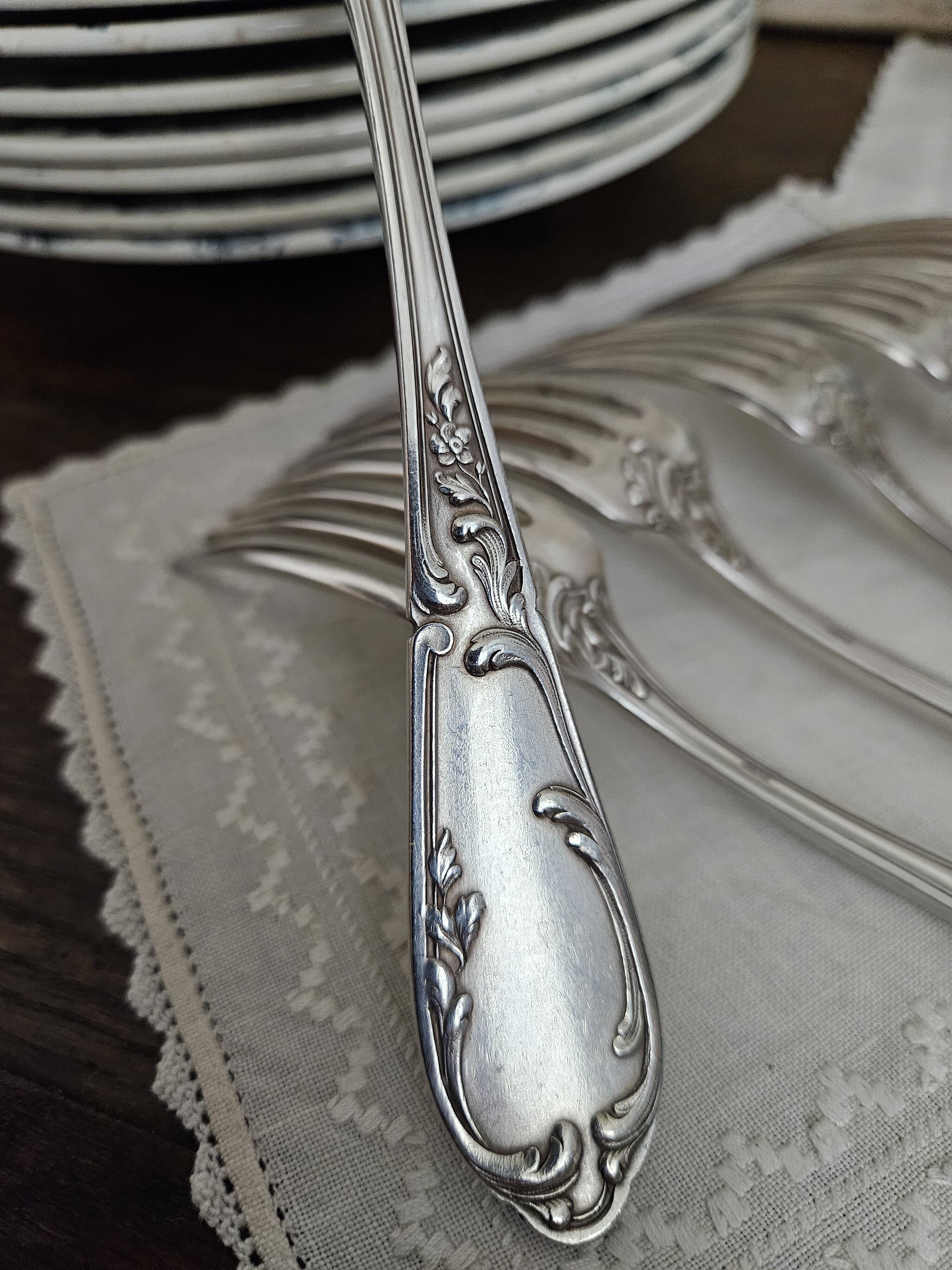 6 silver metal forks