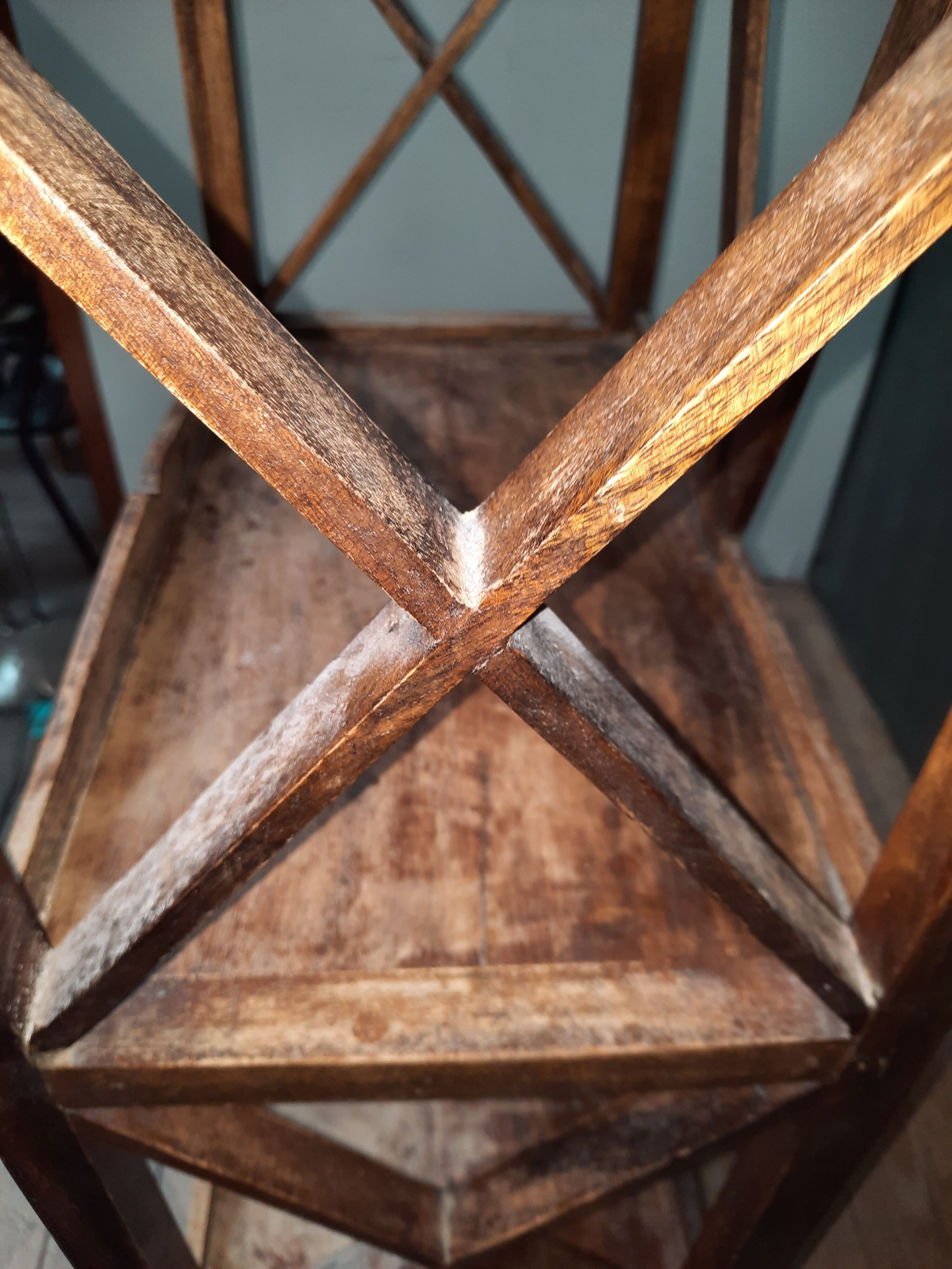 Flooring on braced feet