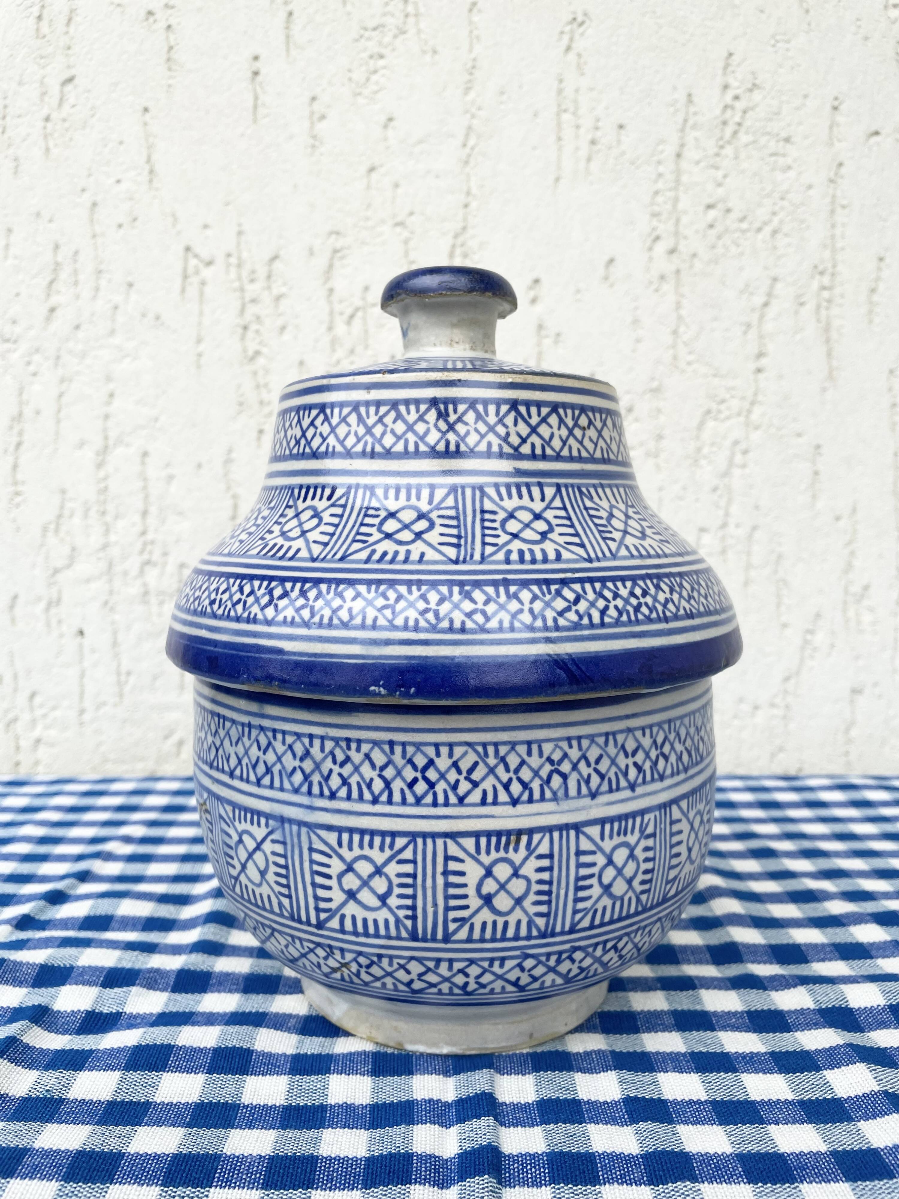 Antique covered butter pot "jobbana" from Morocco, Fes, signed Serghini.