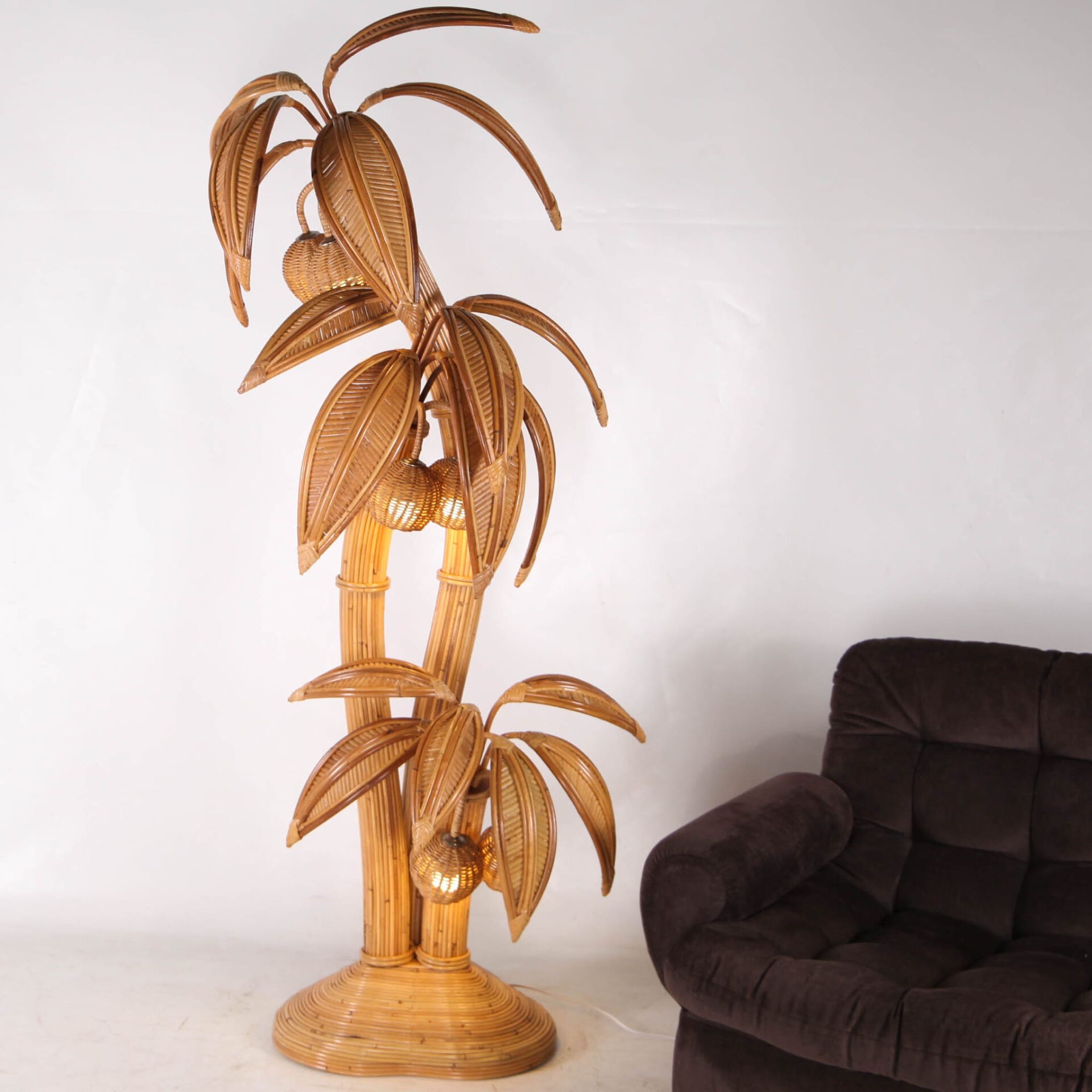 Lampadaire « palmier-cocotier » en rotin