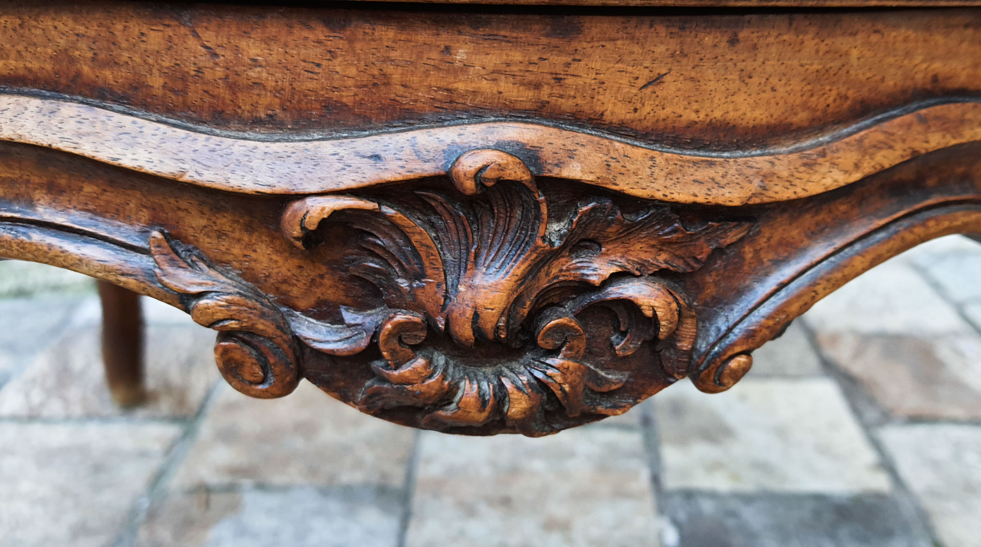 Louis XV-style shepherdess chair