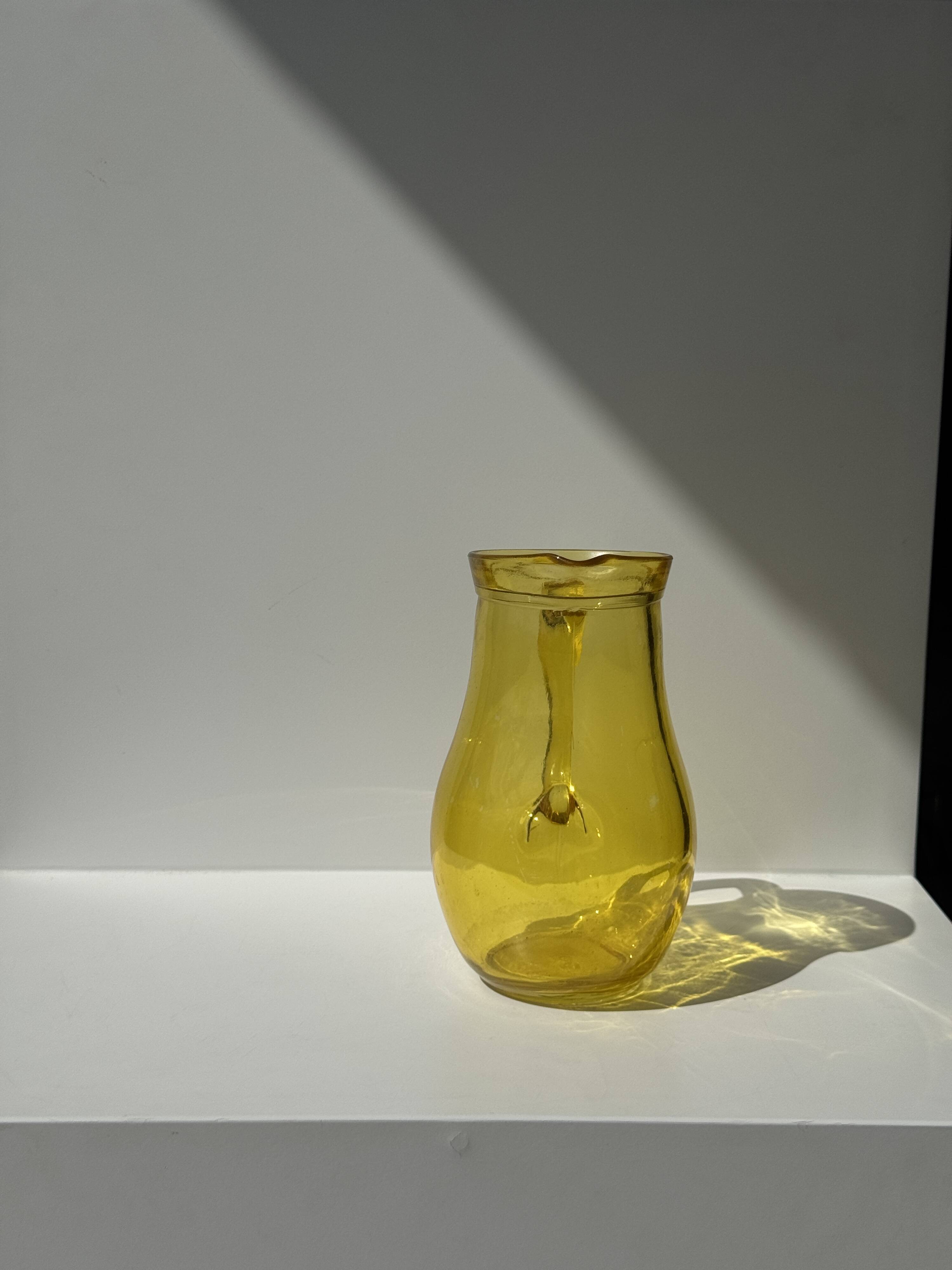 Vintage yellow glass pitcher H20.5