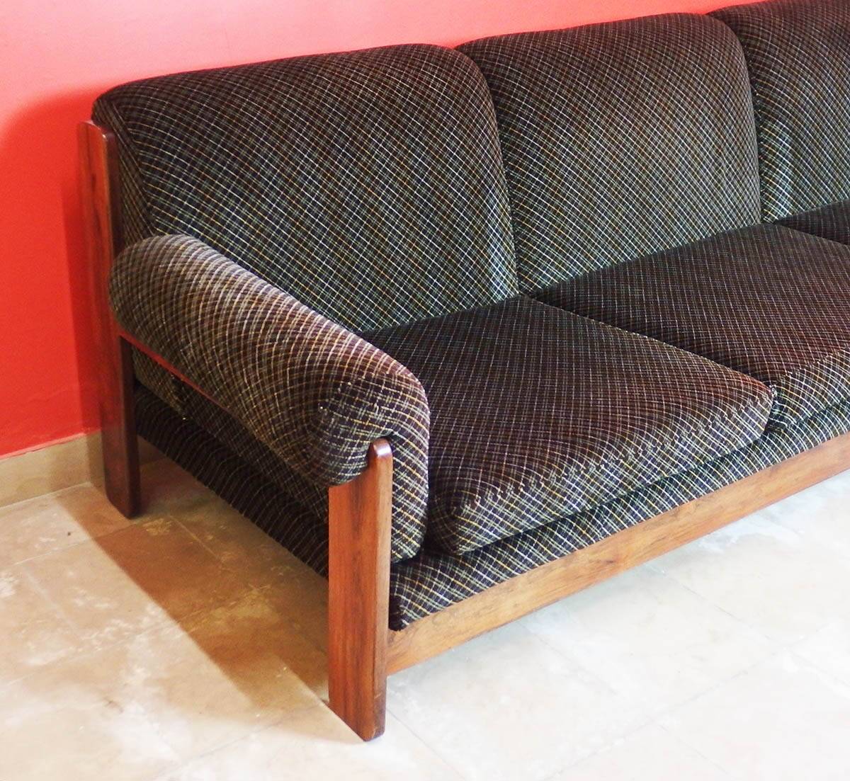 Large 1970 sofa by Saporiti