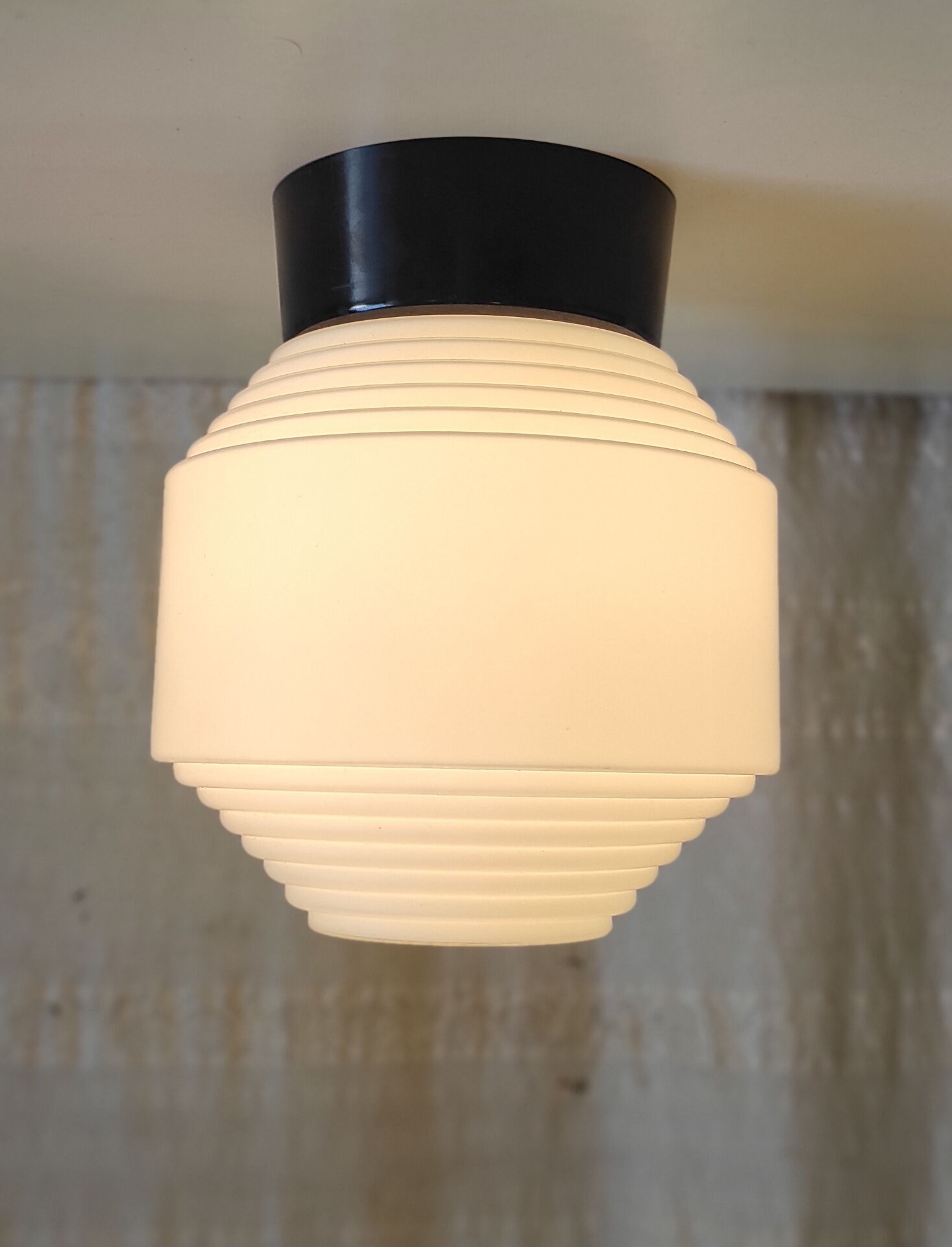 Plafonnier ou lampe à poser globe opaline par Philips - mid. XXeme