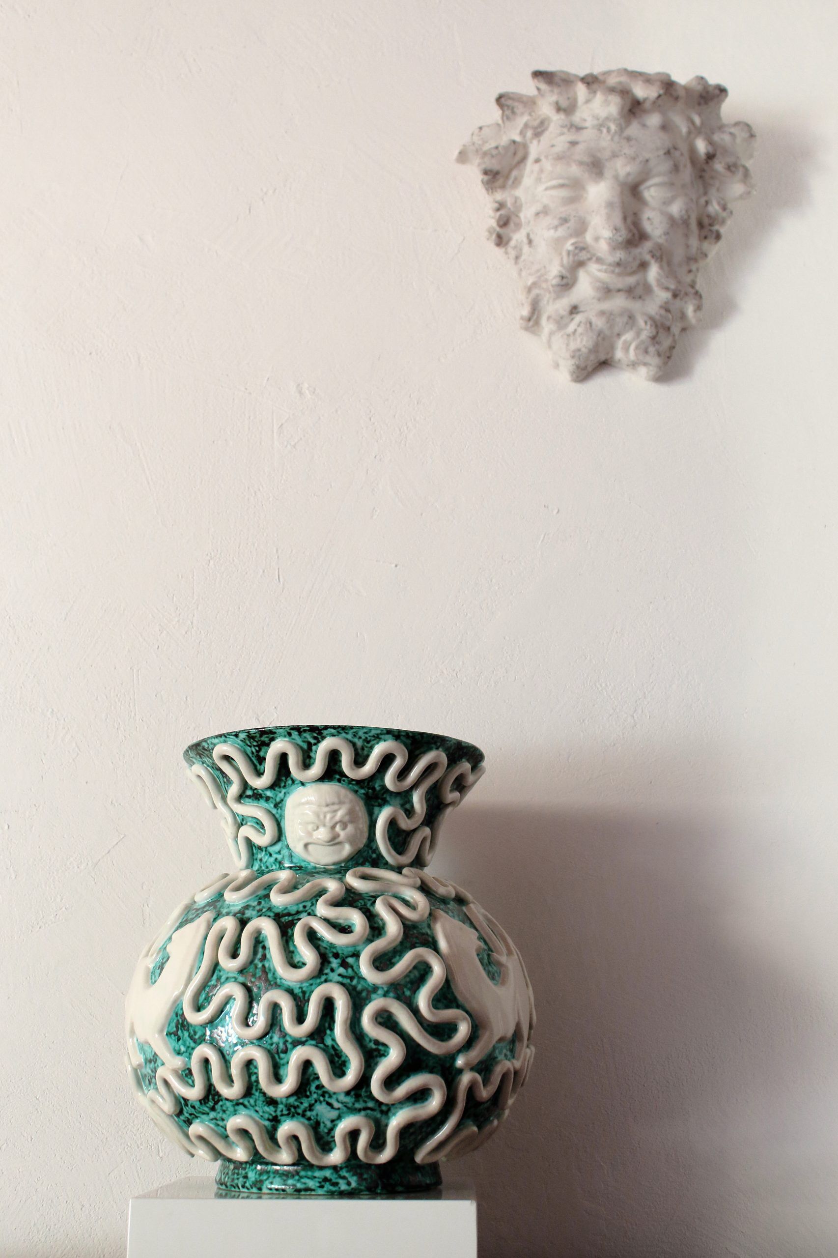 Manufacture Sainte-Radegonde, vase pansu aux mascarons en céramique émaillée