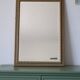 Miroir rectangulaire doré à décor mouluré