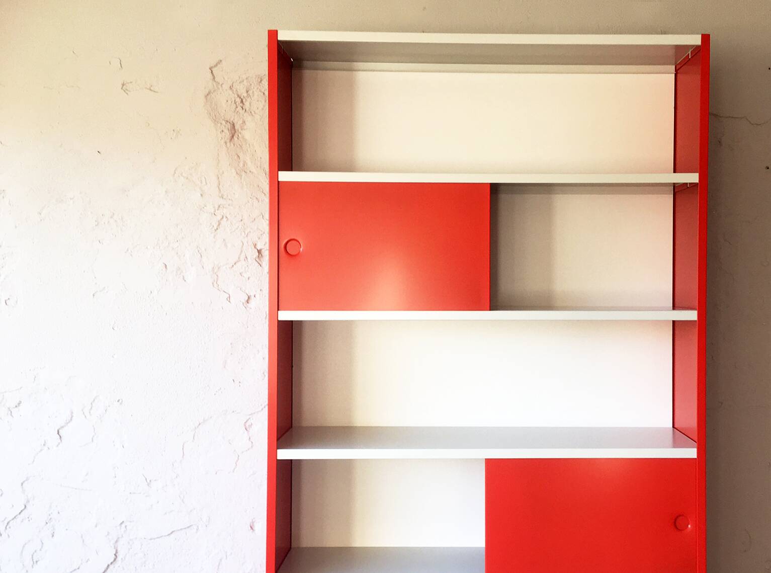 Metal modular storage system with compartments