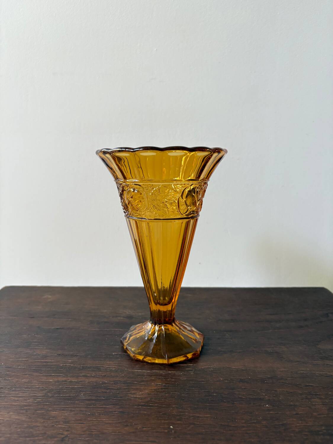Art Deco amber cup-shaped vase with rose motifs