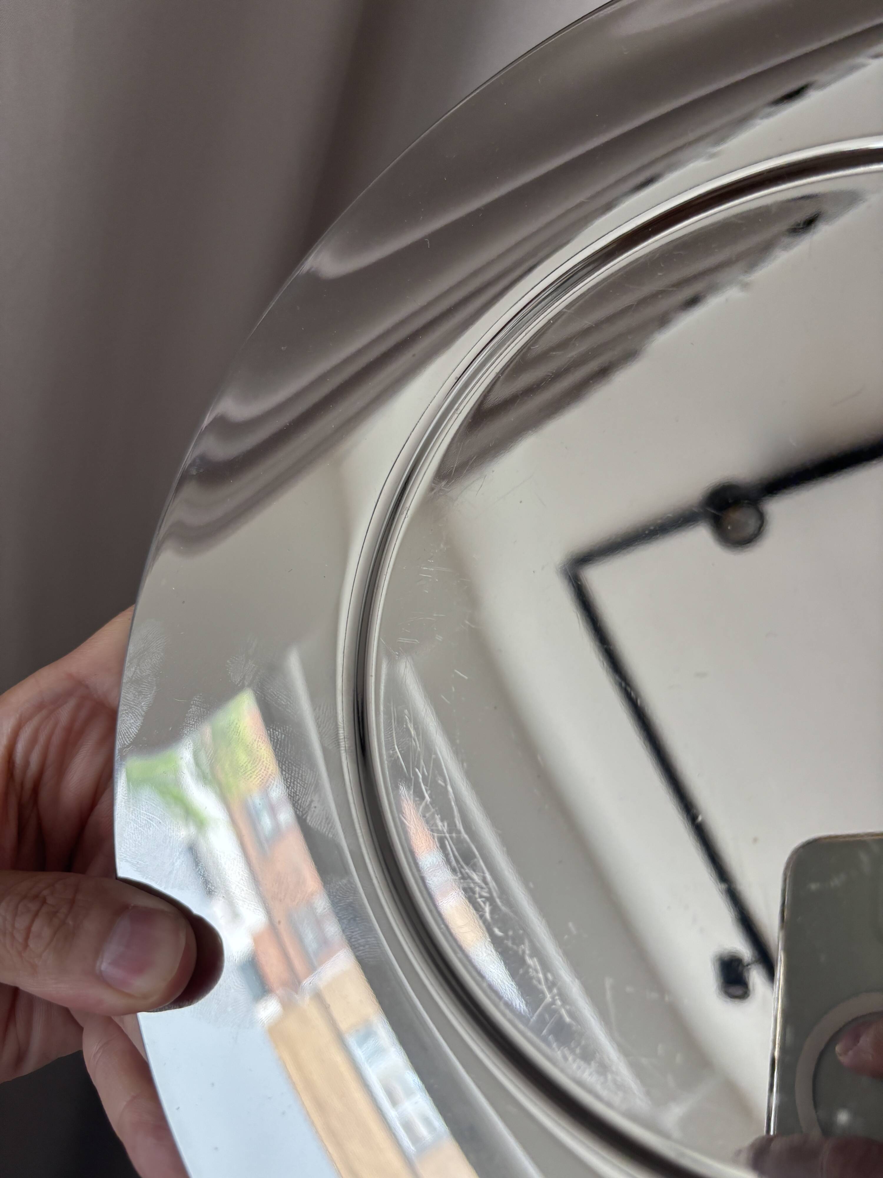modernist presentation plates in polished mirror steel – Bouillet Bourd