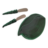Shell-shaped butter dish and its two knives