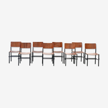 Ensemble de huit chaises de salle à manger modernistes