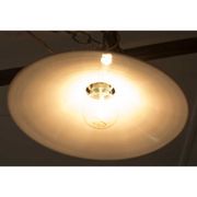 Suspension en opaline blanc avec choquet en laiton