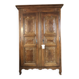 Armoire de Maringues en Merisier – Une Pièce Unique Chargée d'Histoire