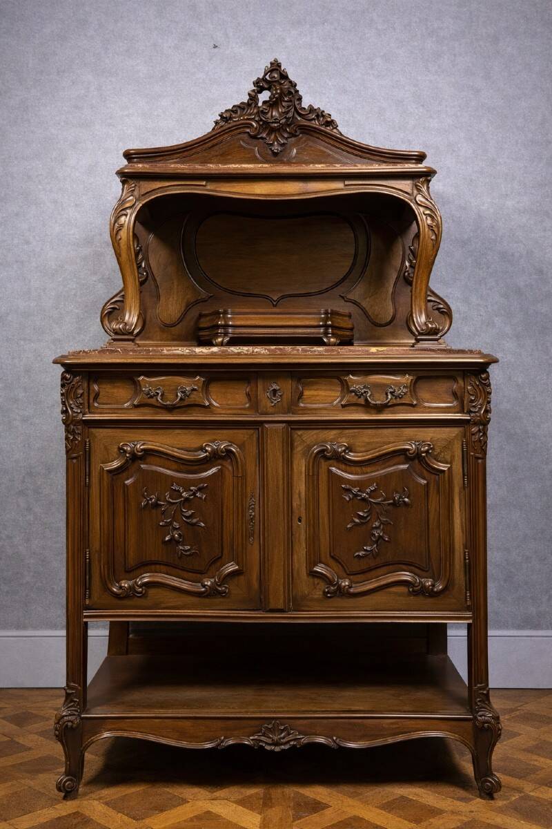 Louis XV style walnut buffet, dating from the mid-19th century.