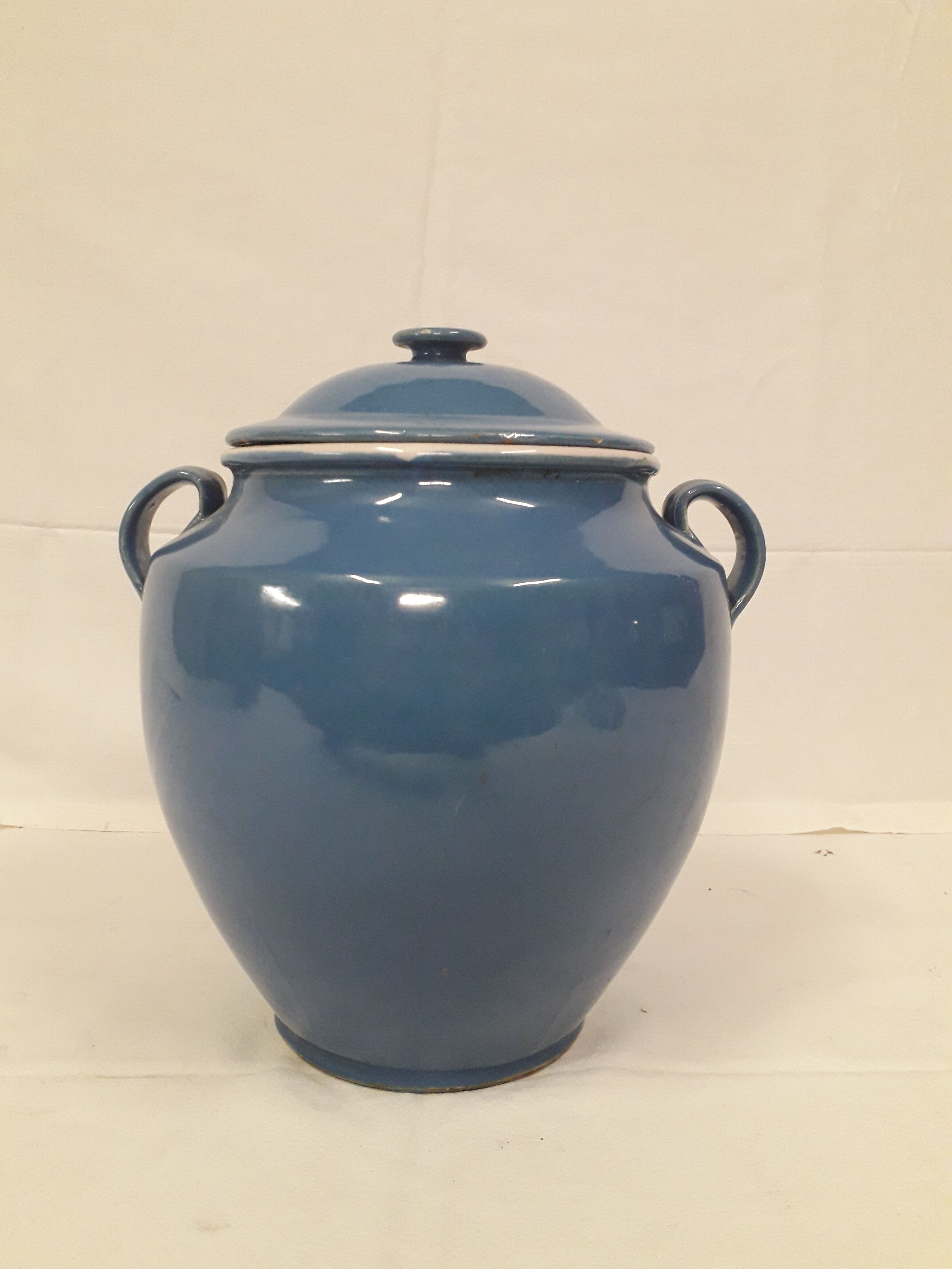 blue grease pot